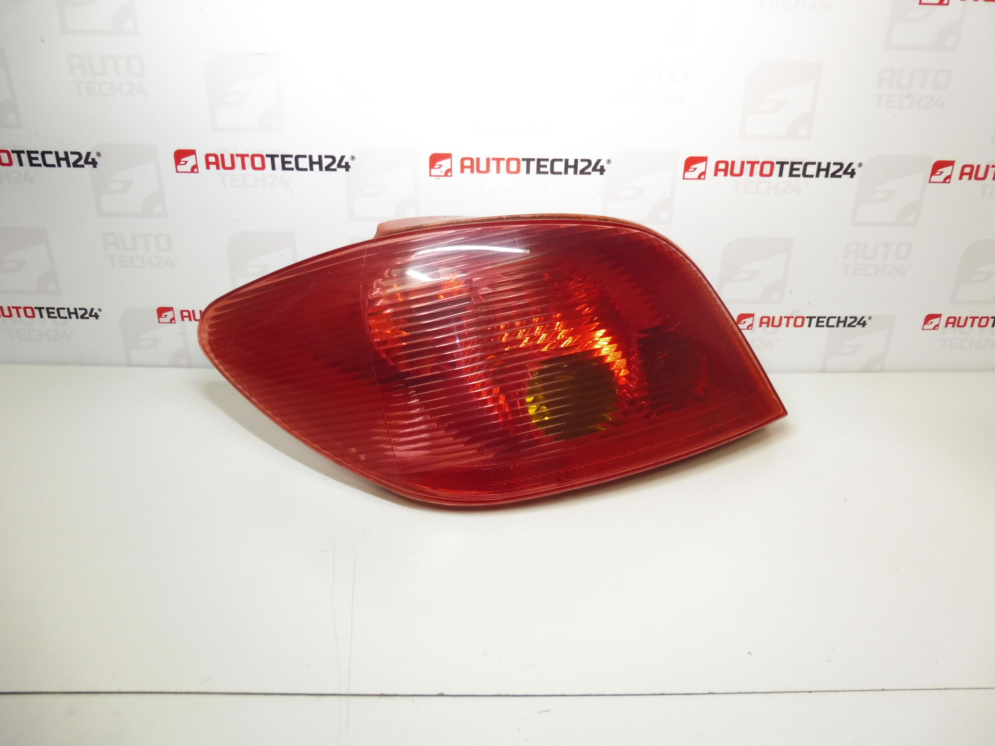 Lewa tylna lampa Peugeot 307 6350P4