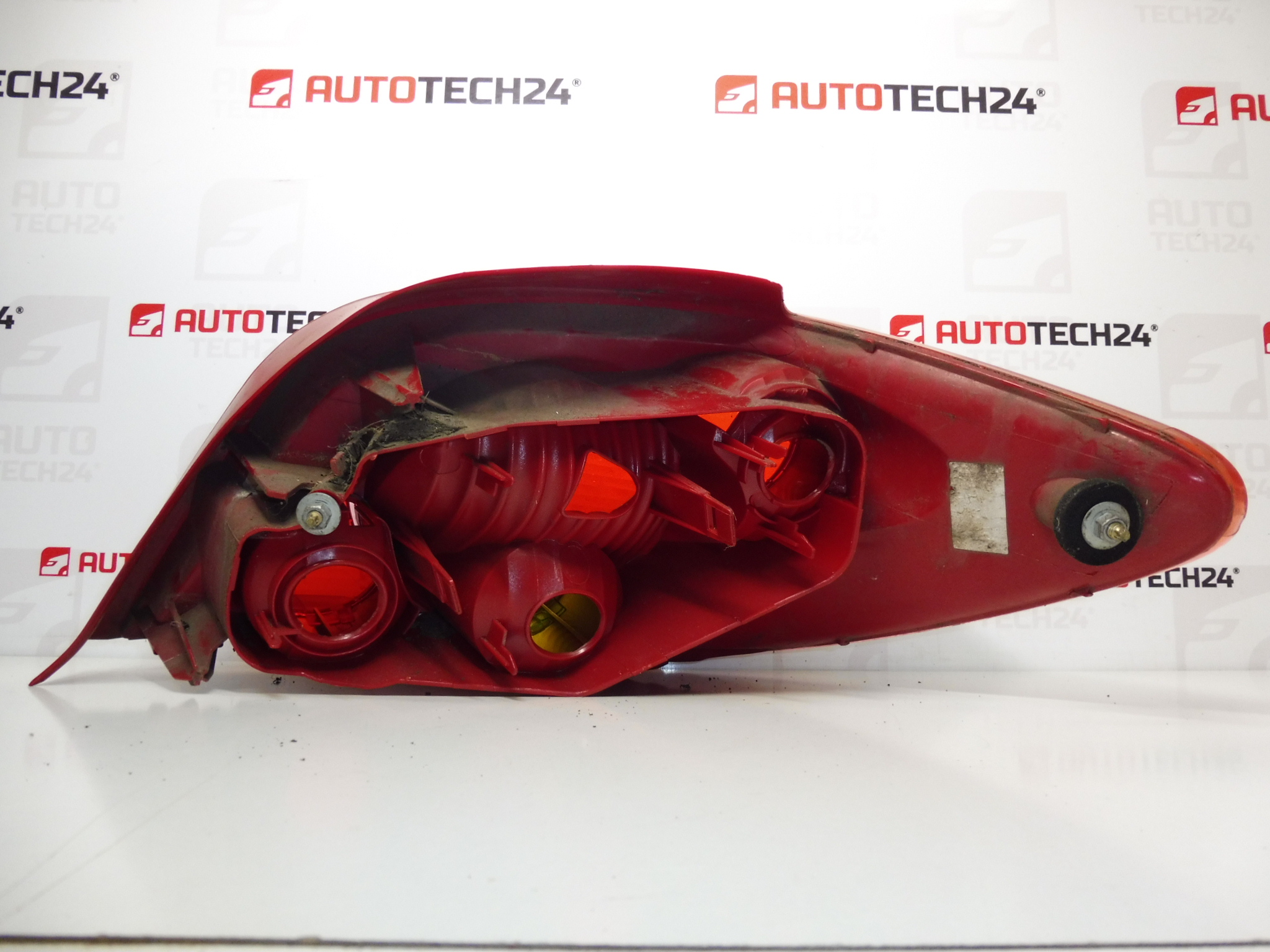 Lewa tylna lampa Peugeot 307 6350P4