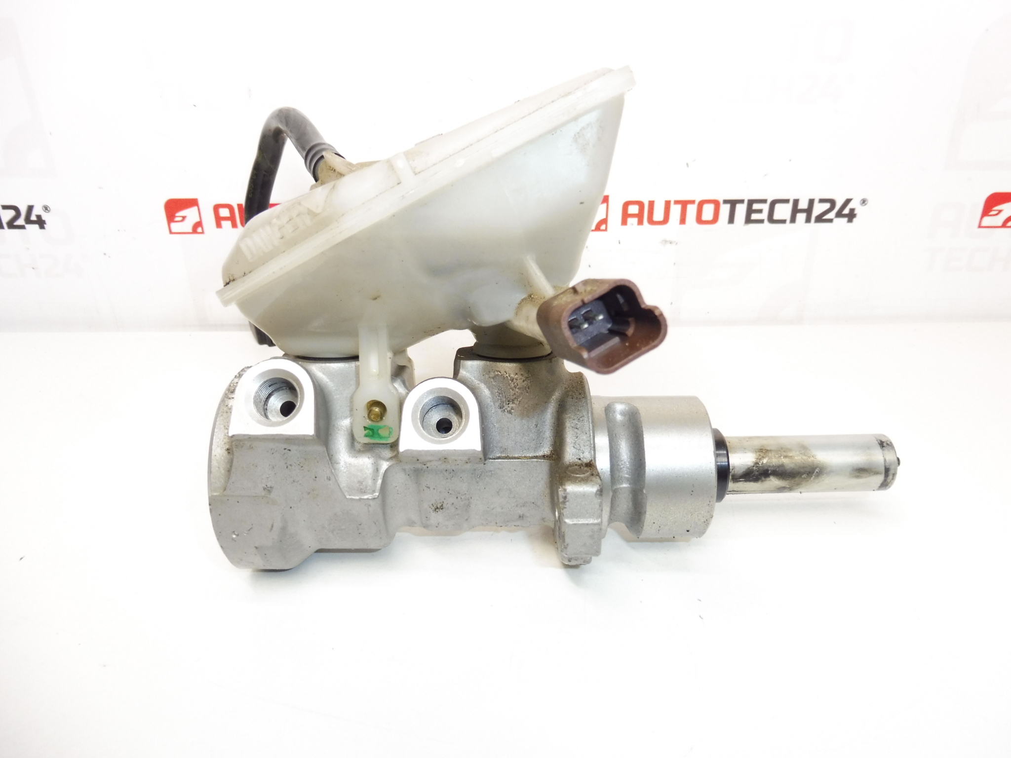 Główny cylinder hamulcowy BOSCH Citroën Peugeot 0204123596 22472579 4601L2