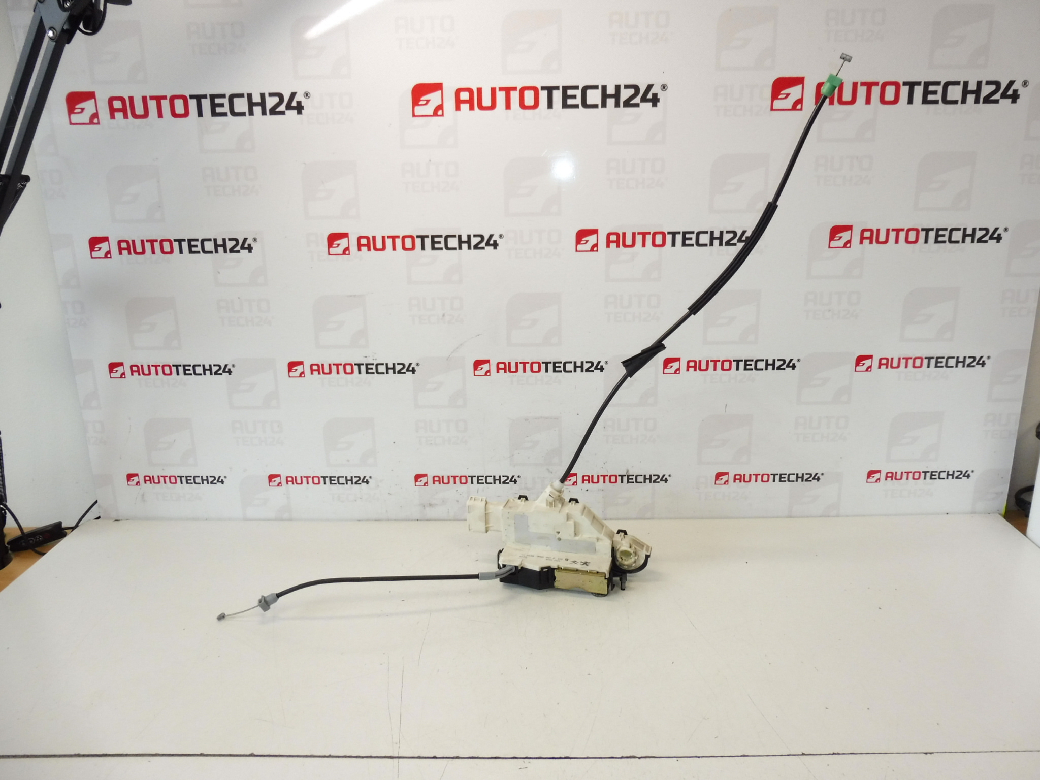 Zamek Lewych Przednich Drzwi Citroën C4 9660699880 9135R0