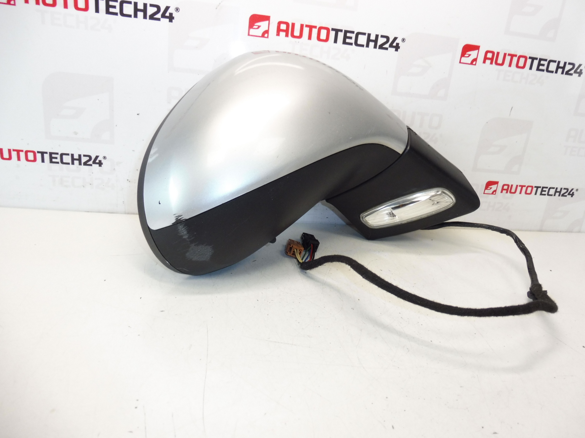Prawe lusterko Peugeot 207 EZRC 96806501XT 8149ZH