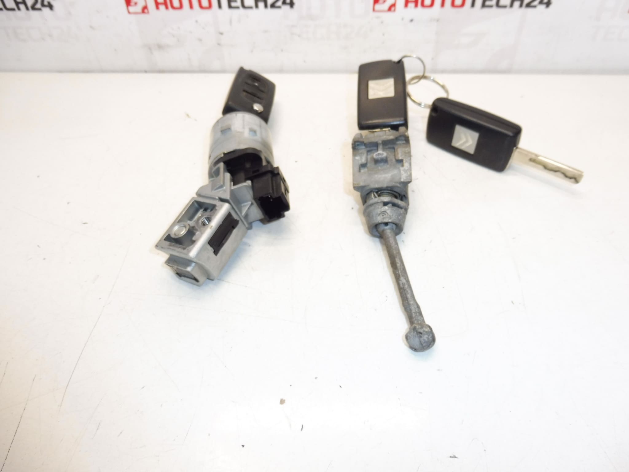 Komplet zamków i 3 kluczy Citroën Peugeot 4162KF 4162KC - obrazek 2