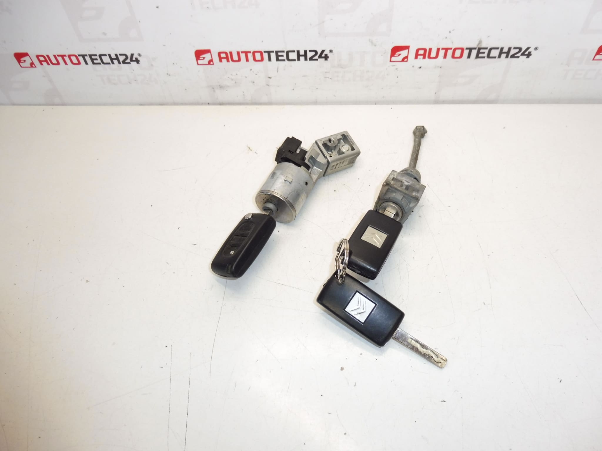 Komplet zamków i 3 kluczy Citroën Peugeot 4162KF 4162KC
