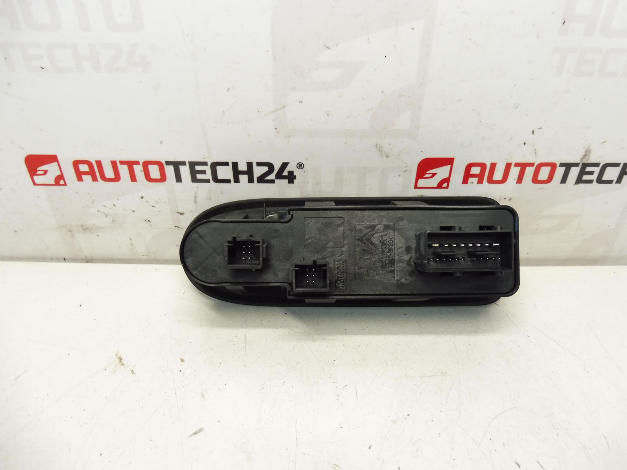 Sterowanie szybami i lusterkami Citroën C3 II 96652236XT 6490AZ - obrazek 2