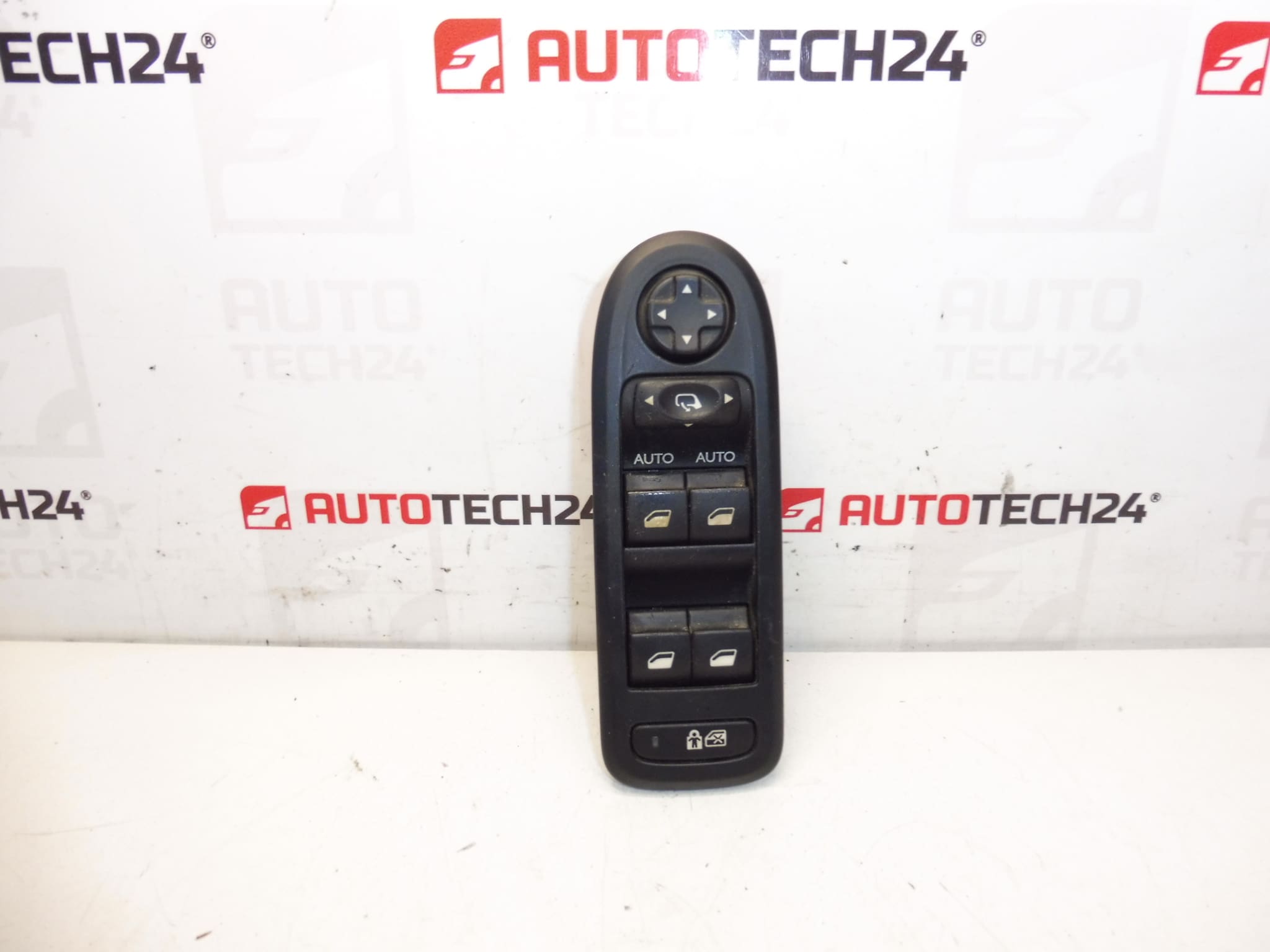 Sterowanie szybami i lusterkami Citroën C3 II 96652236XT 6490AZ