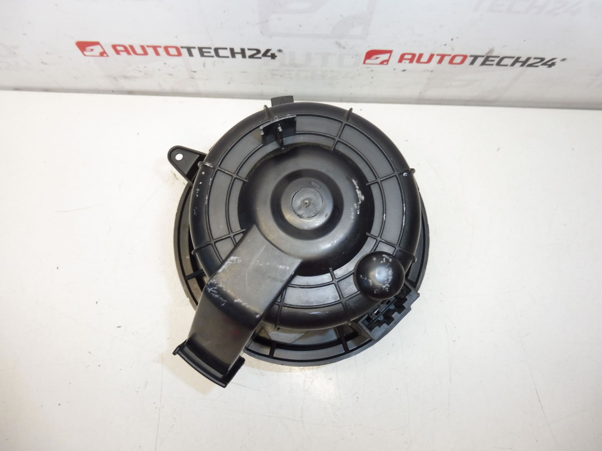 Wentylator nagrzewnicy Valeo Citroën Peugeot T4190001 6441CR - obrazek 2