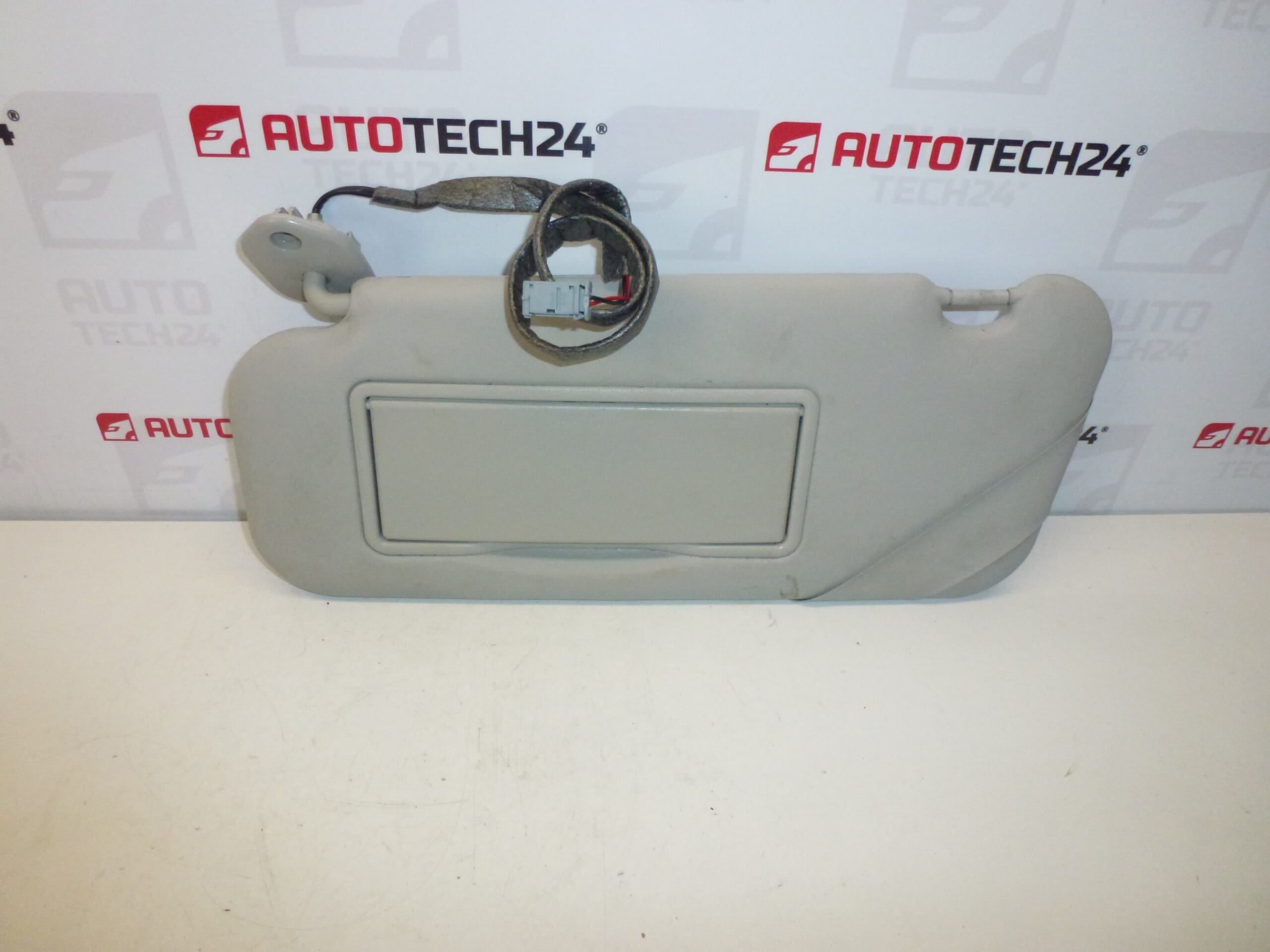 Lewy filtr przeciwsłoneczny Citroën Peugeot 8143GC