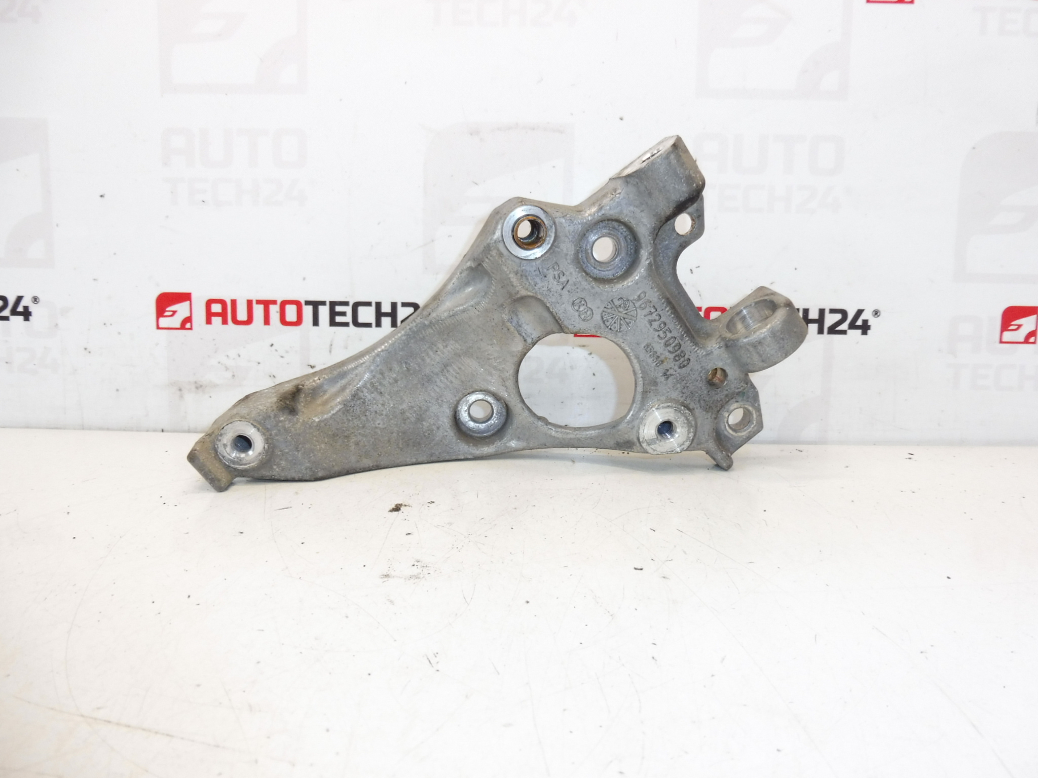 Uchwyt sprężarki klimatyzacji Citroën Peugeot 1.6 eHDI 9672950980 6453NS