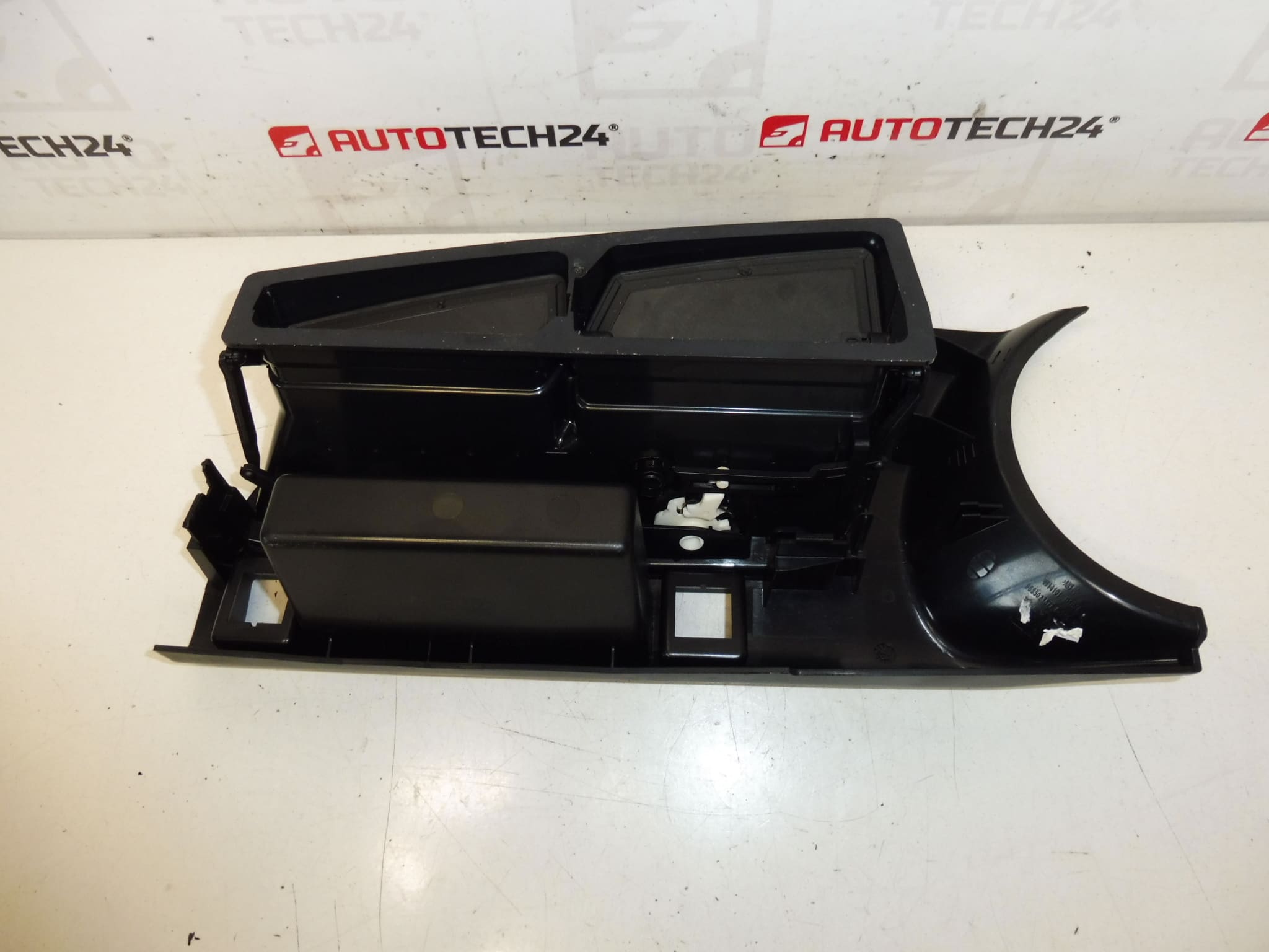 Panel środkowy Peugeot 3008 5008 823114 - obrazek 2