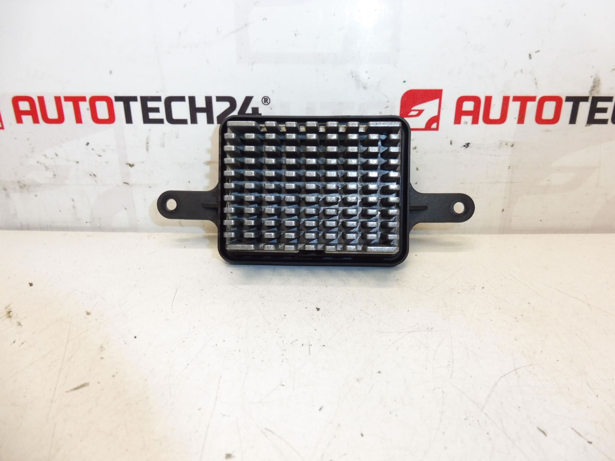Peugeot 3008 5008 moduł sterujący wentylatora nagrzewnicy P7708004 6441CQ