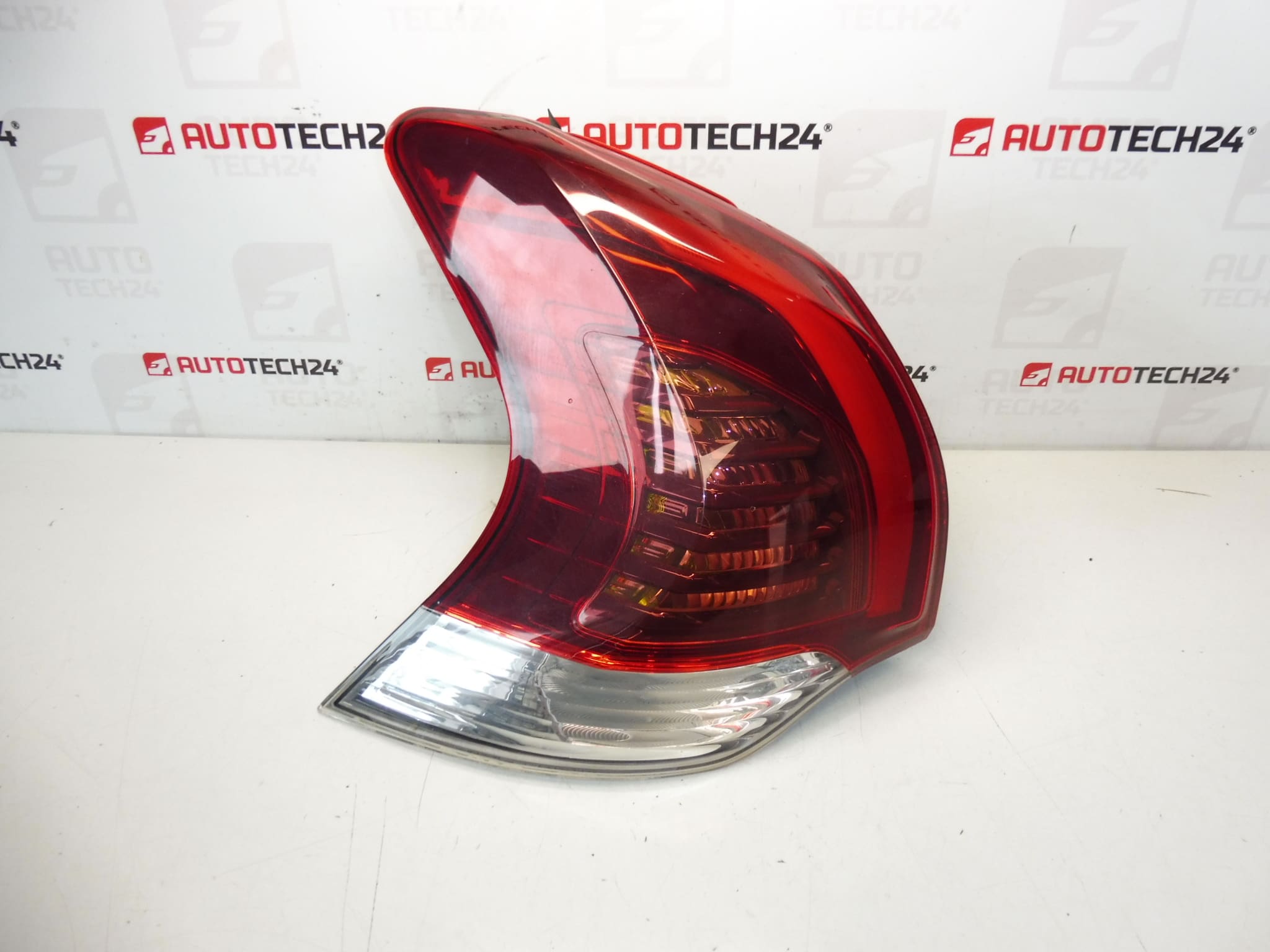 Reflektor tylny lewy Peugeot 3008 9805510580