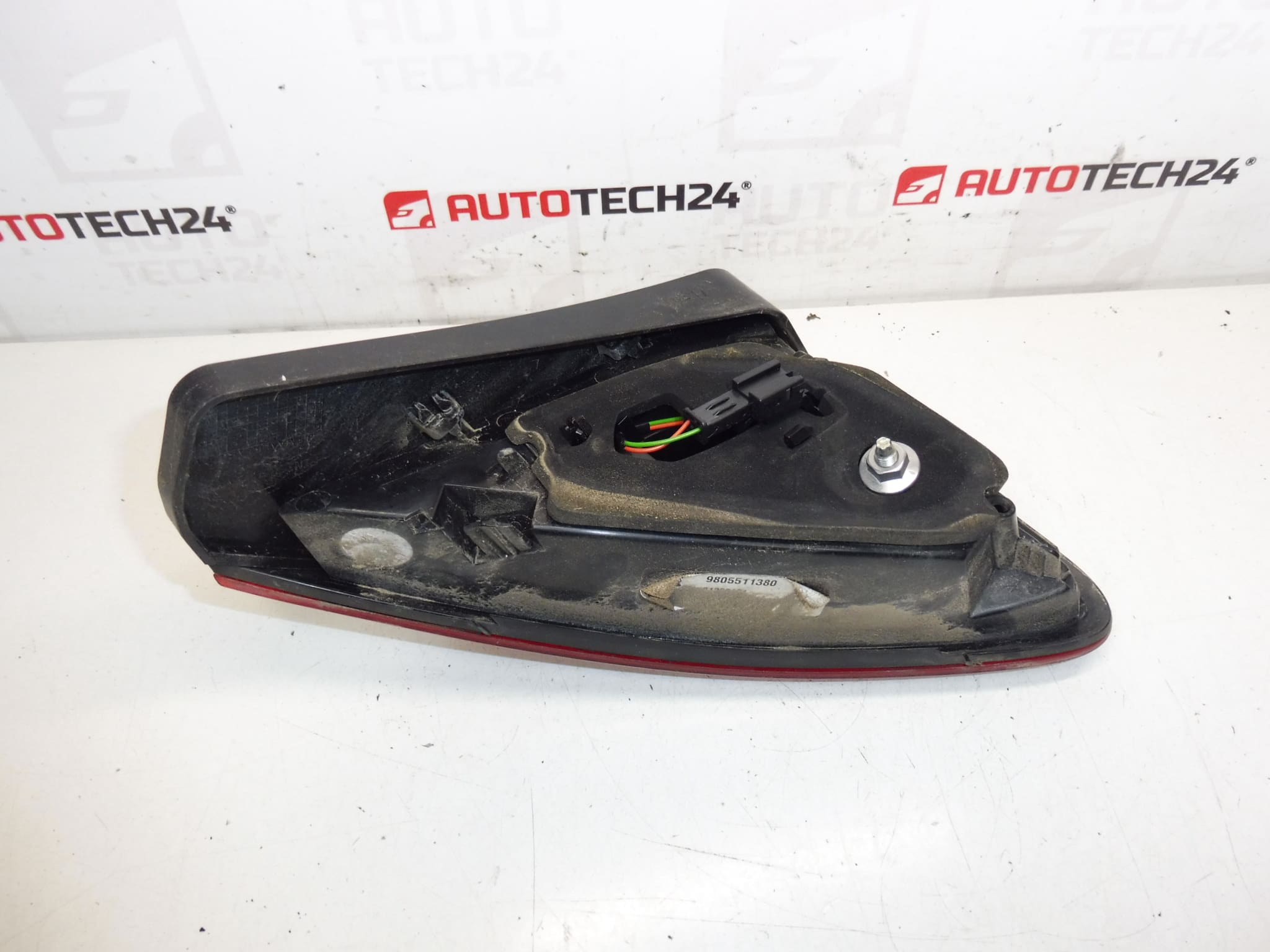 Reflektor tylny lewy Peugeot 3008 9805511380 - obrazek 2