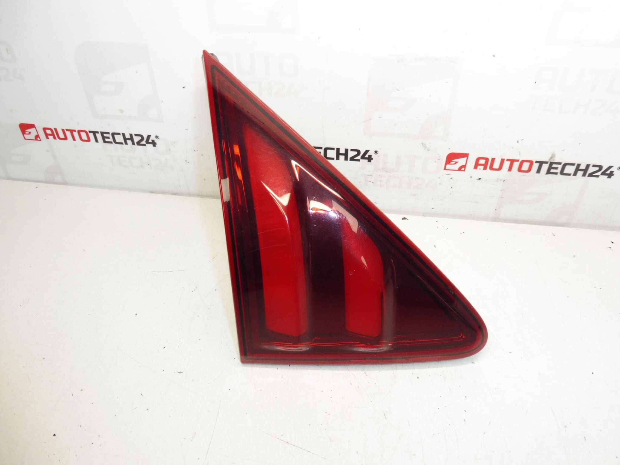 Reflektor tylny lewy Peugeot 3008 9805511380