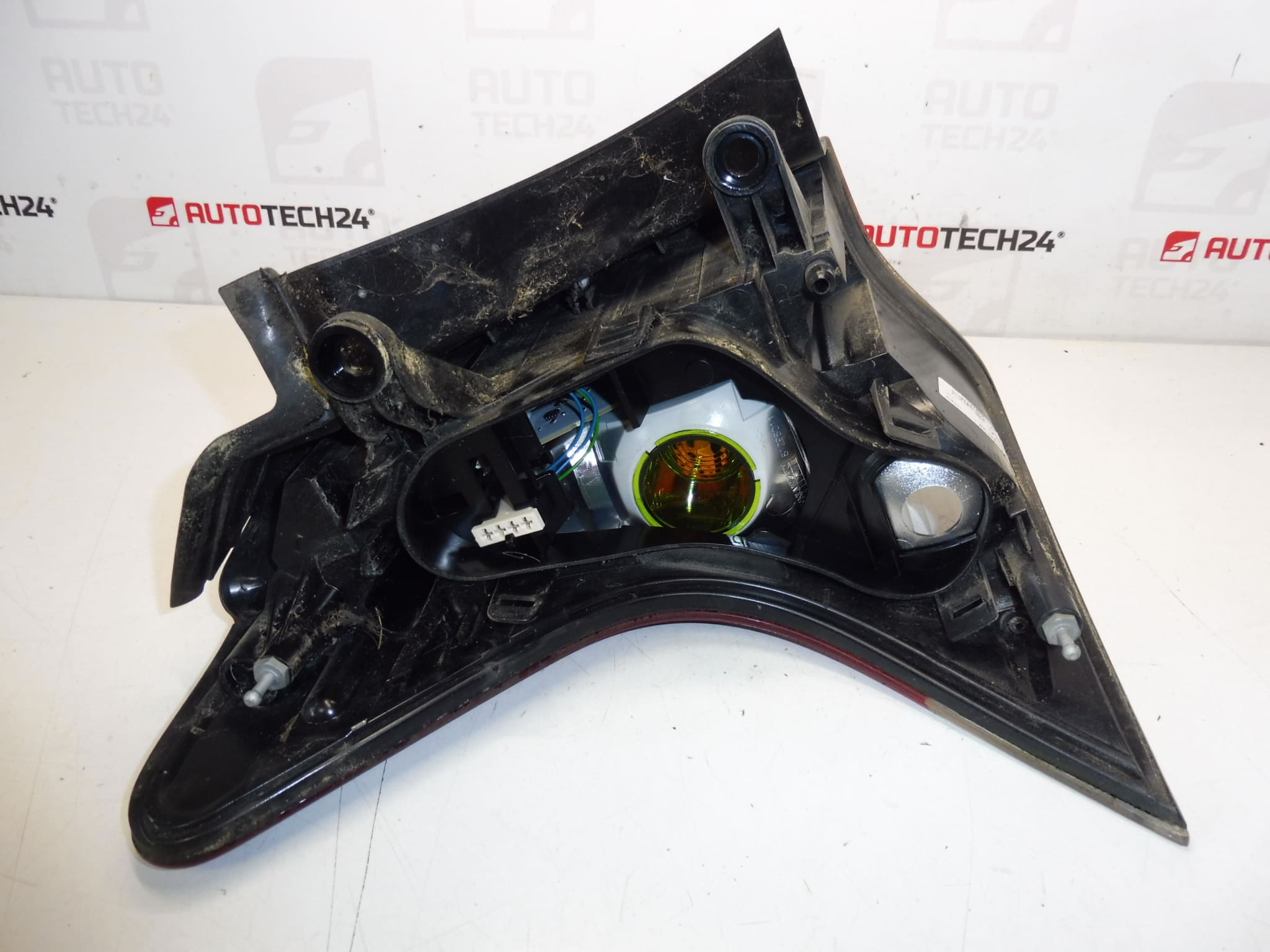 Reflektor tylny prawy Peugeot 3008 9805510480 - obrazek 2