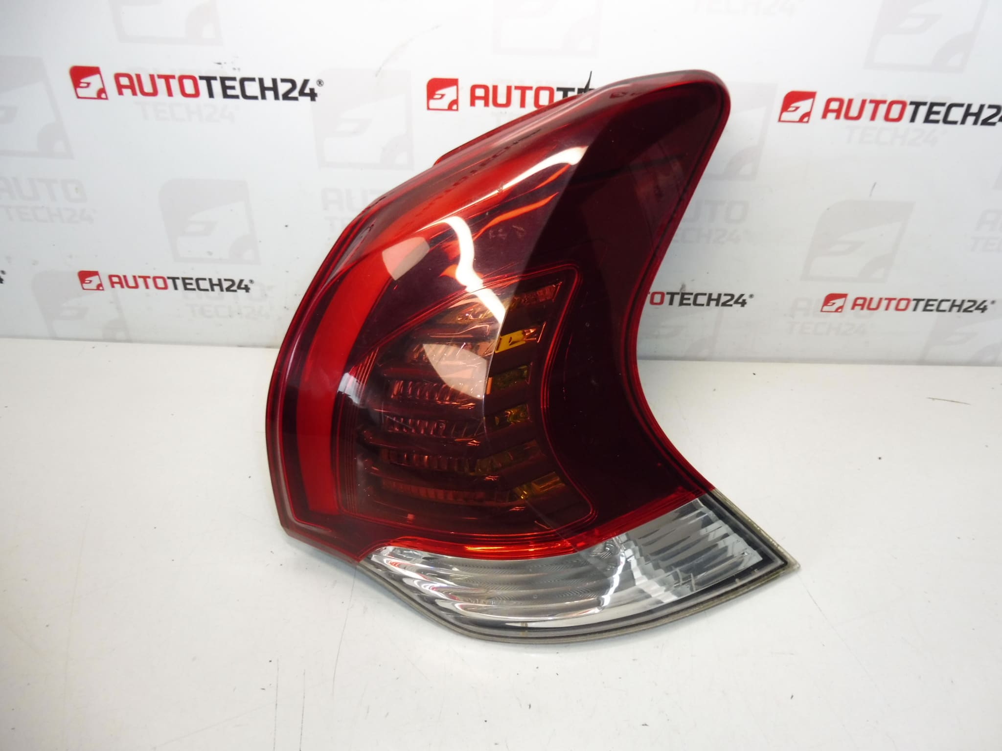 Reflektor tylny prawy Peugeot 3008 9805510480