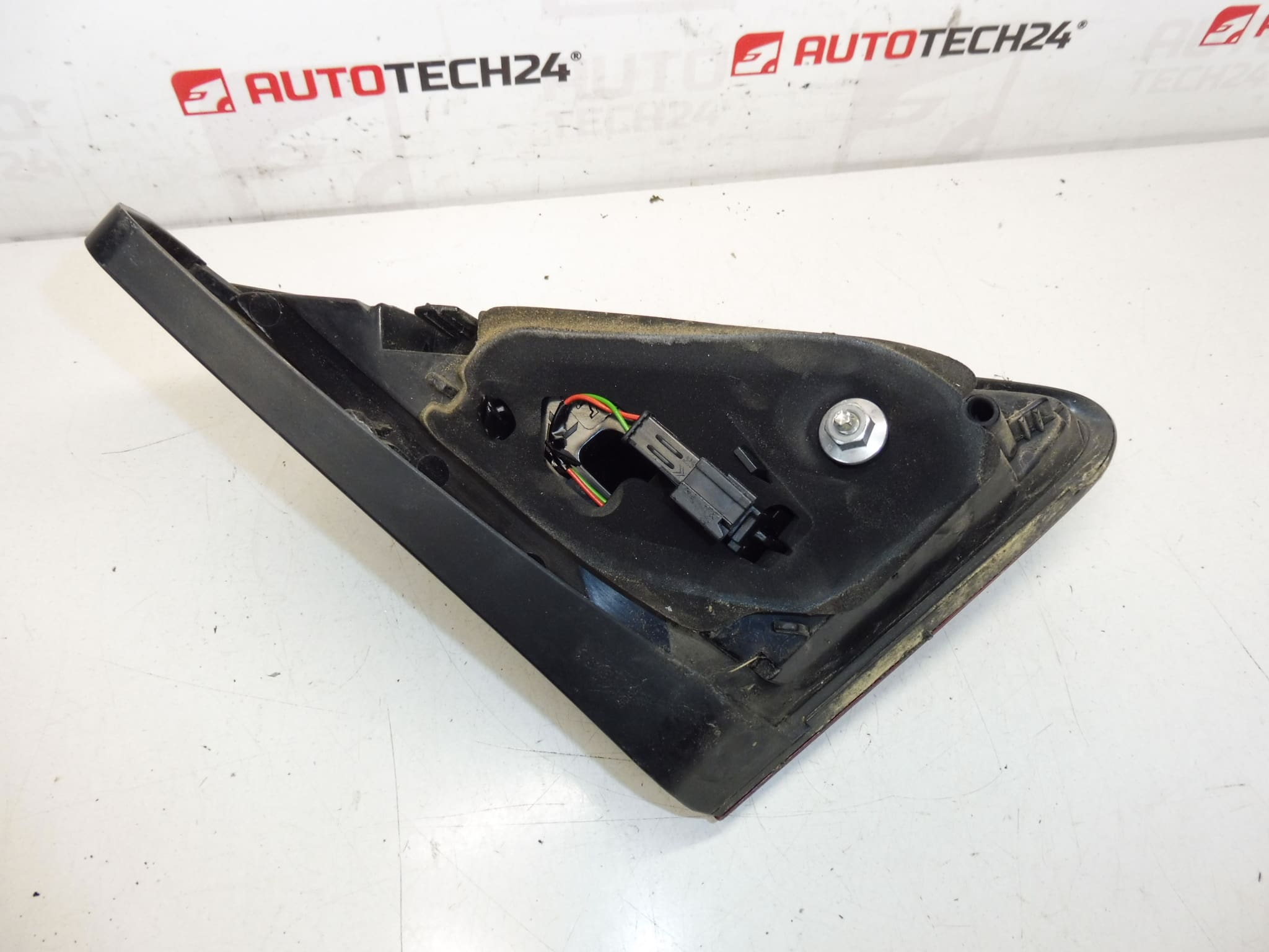 Reflektor tylny prawy tylny Peugeot 3008 9805511280 - obrazek 2