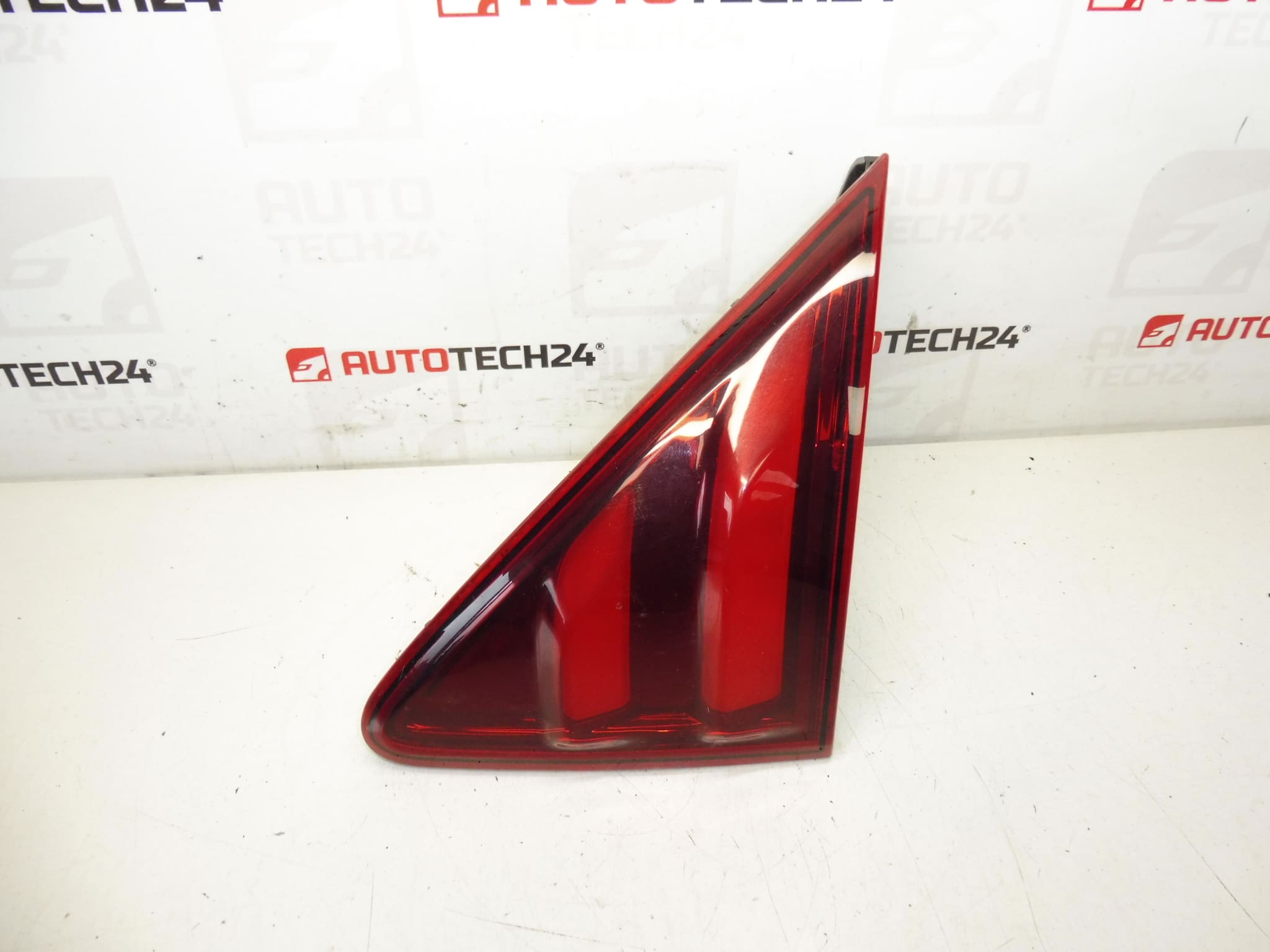 Reflektor tylny prawy tylny Peugeot 3008 9805511280