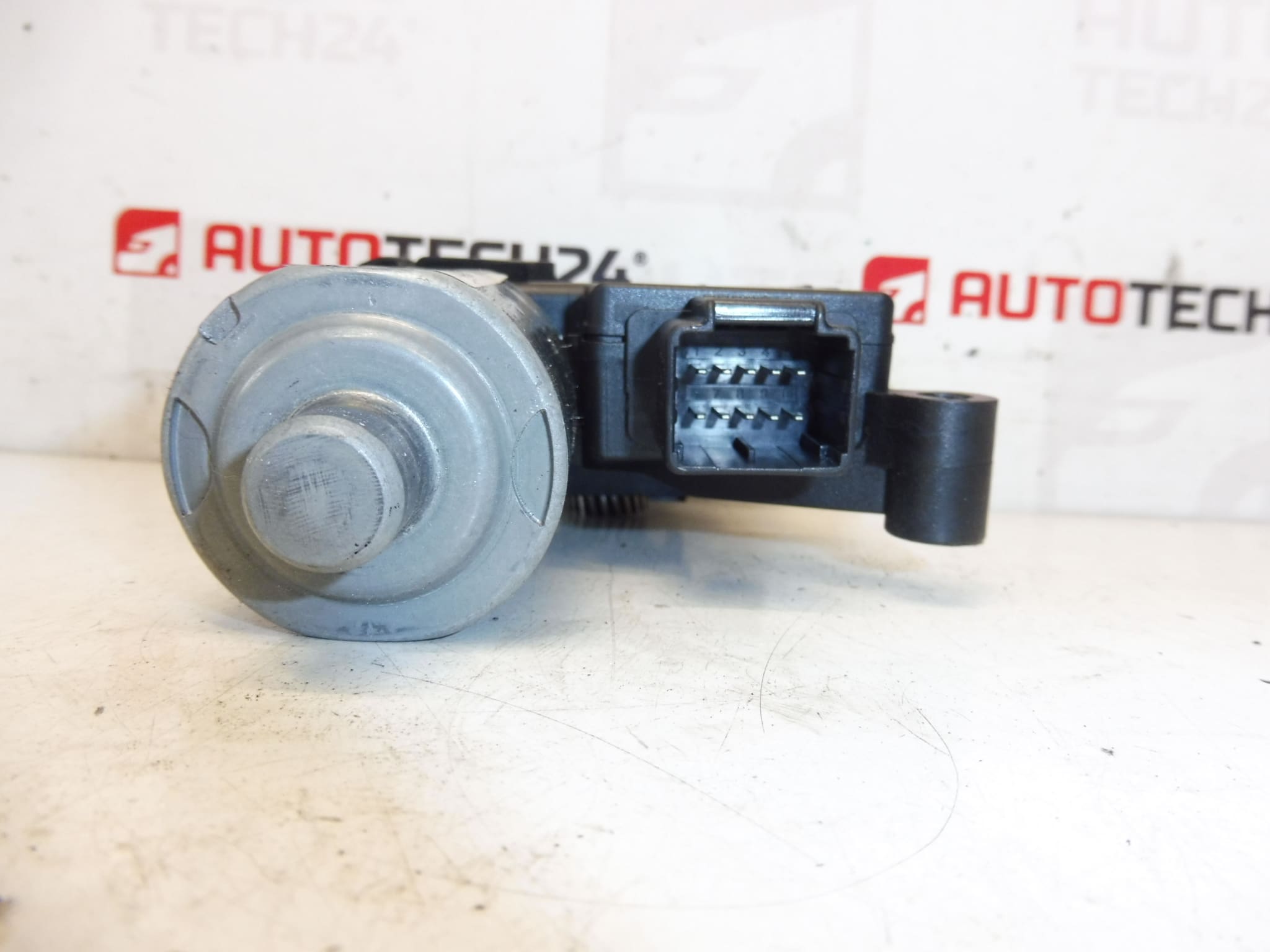 Silnik elektryczny Bosch Citroen C4 Picasso 0390200072 8401NC - obrazek 2