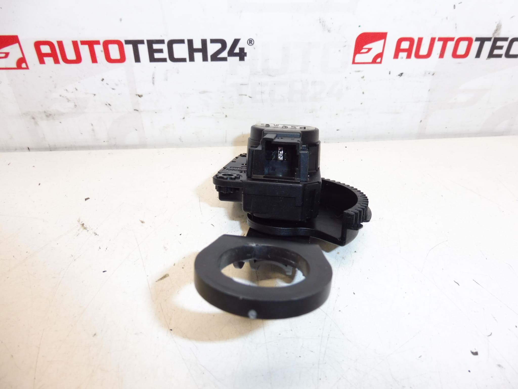 Siłownik nagrzewnicy BEHR Citroën Z5509001 28006148A 647998 - obrazek 2