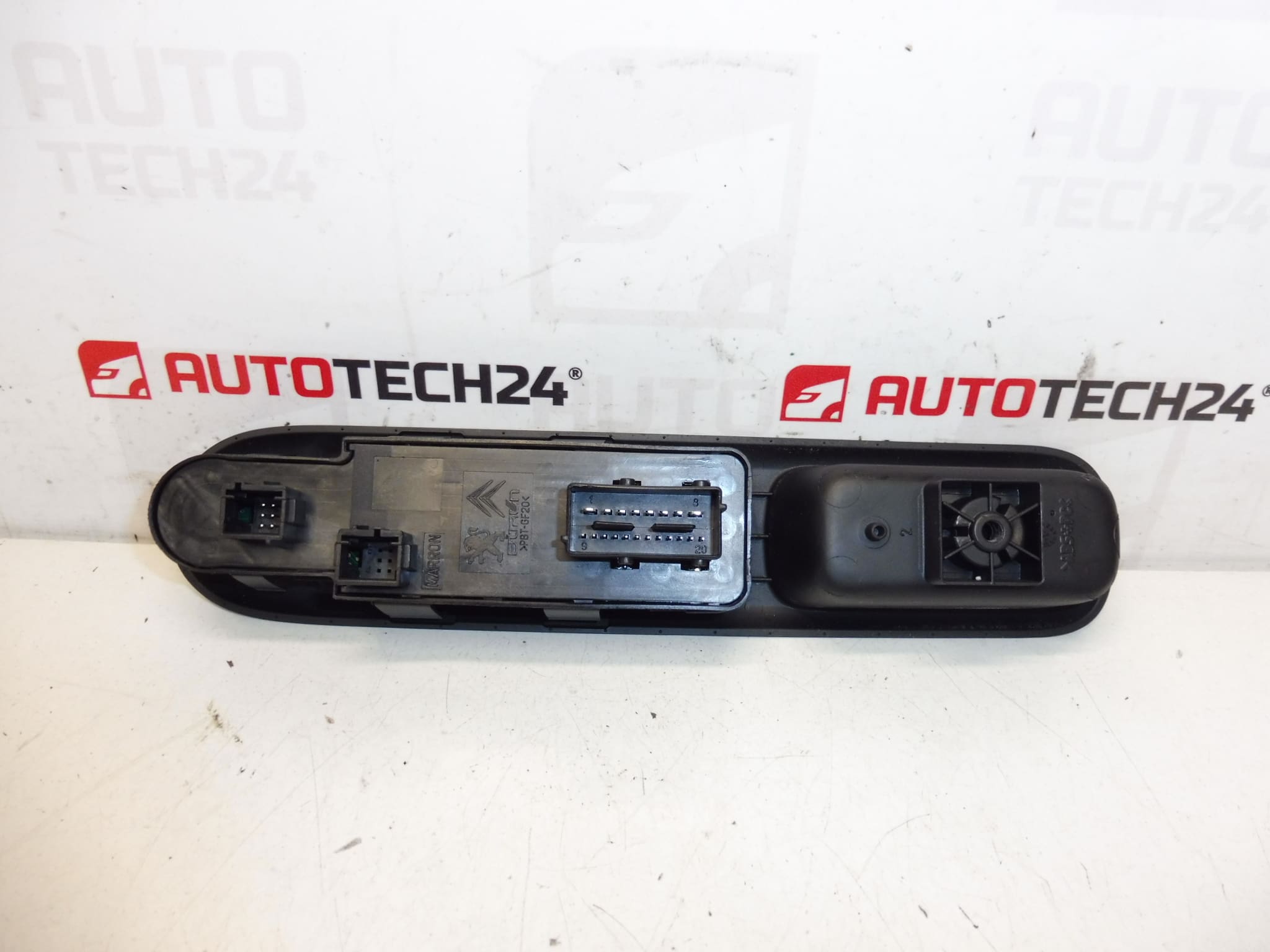 Sterowanie szybami i lusterkami Peugeot 3008 5008 96650620ZD 6490X5 - obrazek 2