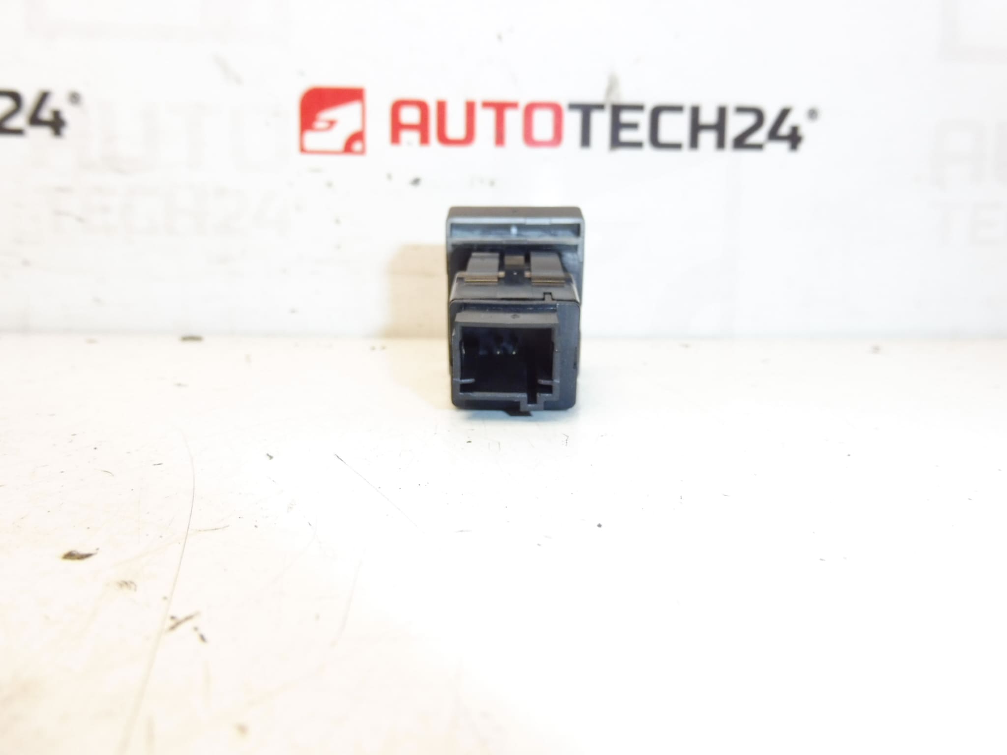 Sterownik centralnego zamka Peugeot 3008 5008 96652390ZD 6490Z3 - obrazek 2