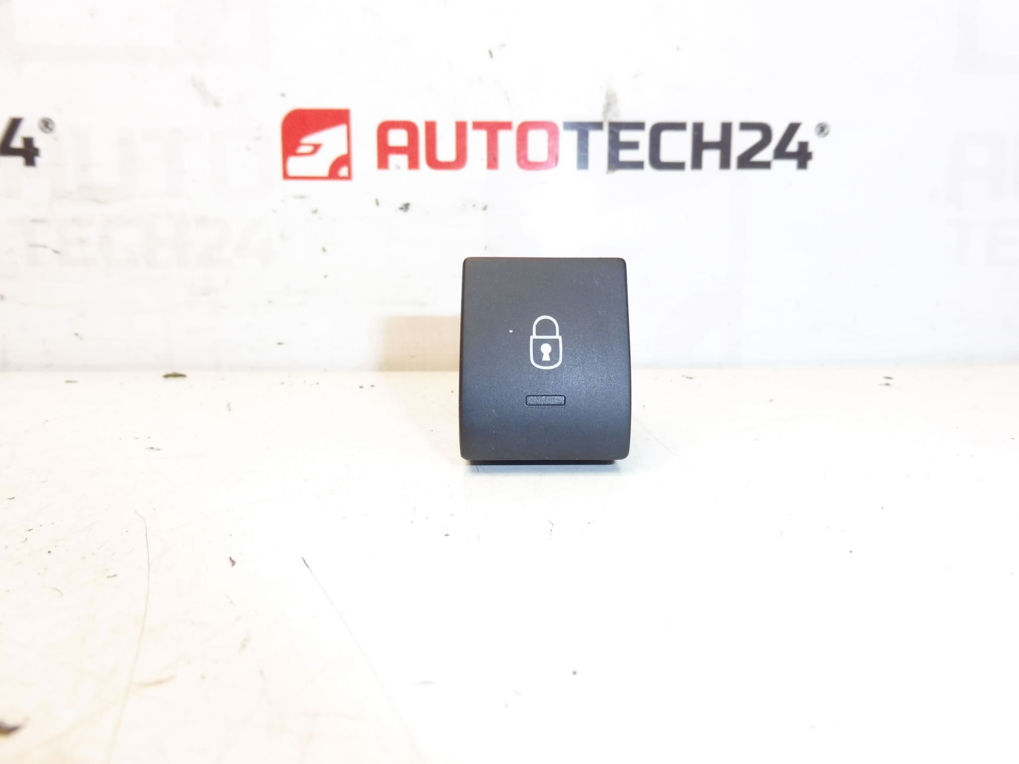 Sterownik centralnego zamka Peugeot 3008 5008 96652390ZD 6490Z3
