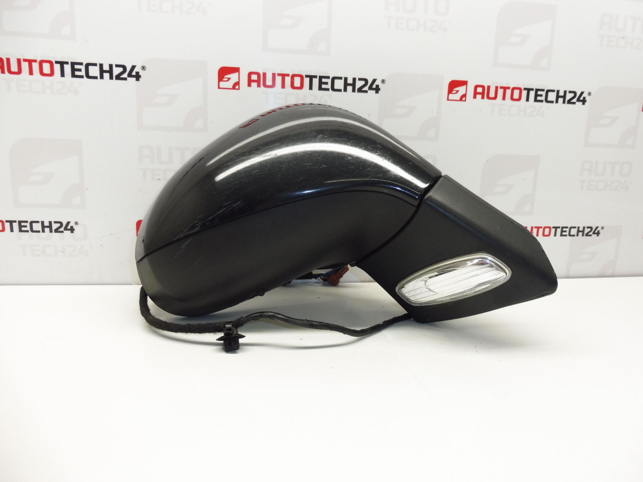 Prawe lusterko boczne Peugeot 207 EXLD 96806501XT 8149ZH