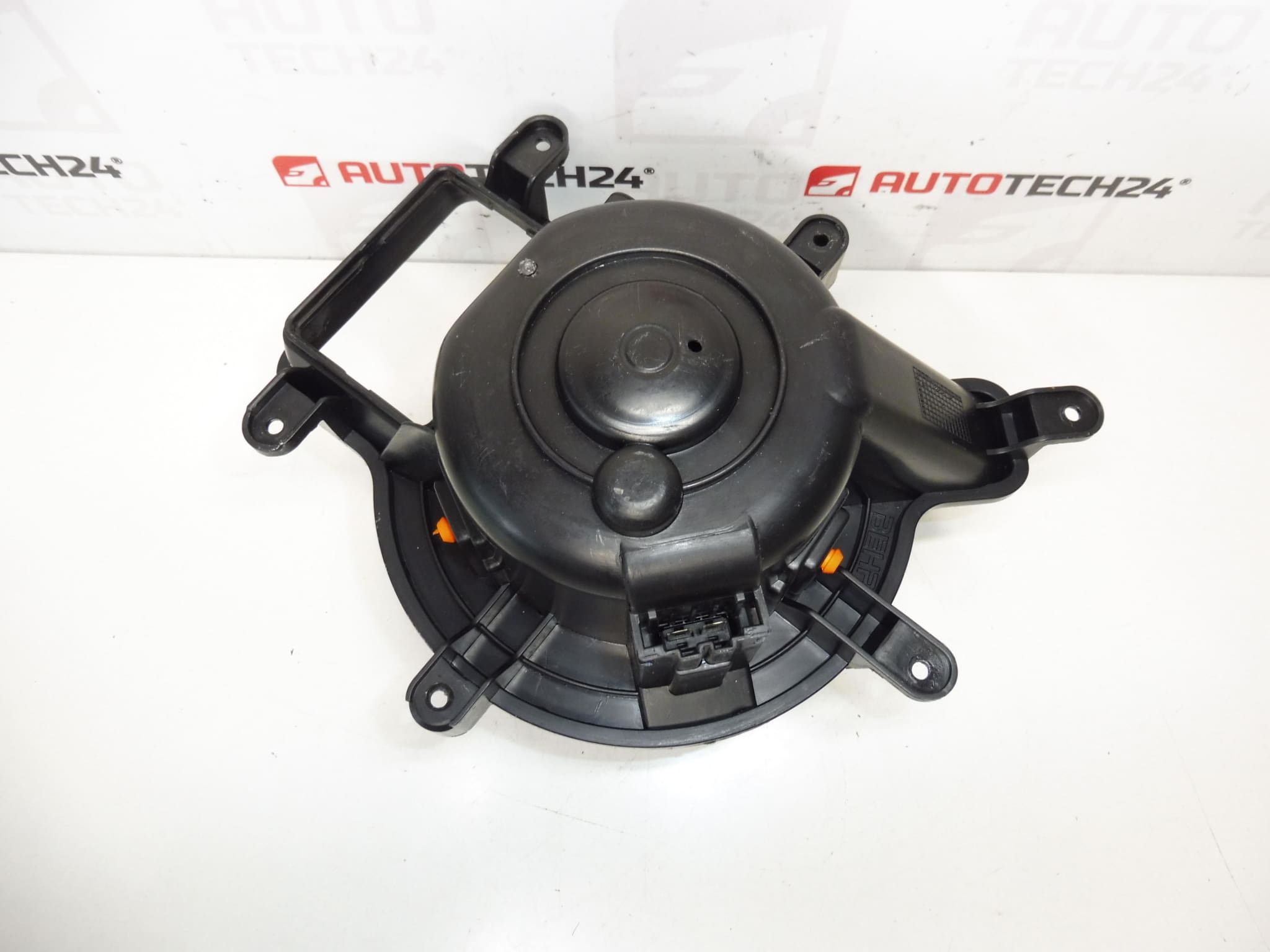 Wentylator nagrzewnicy Peugeot 3008 5008 T3953003 6441CP