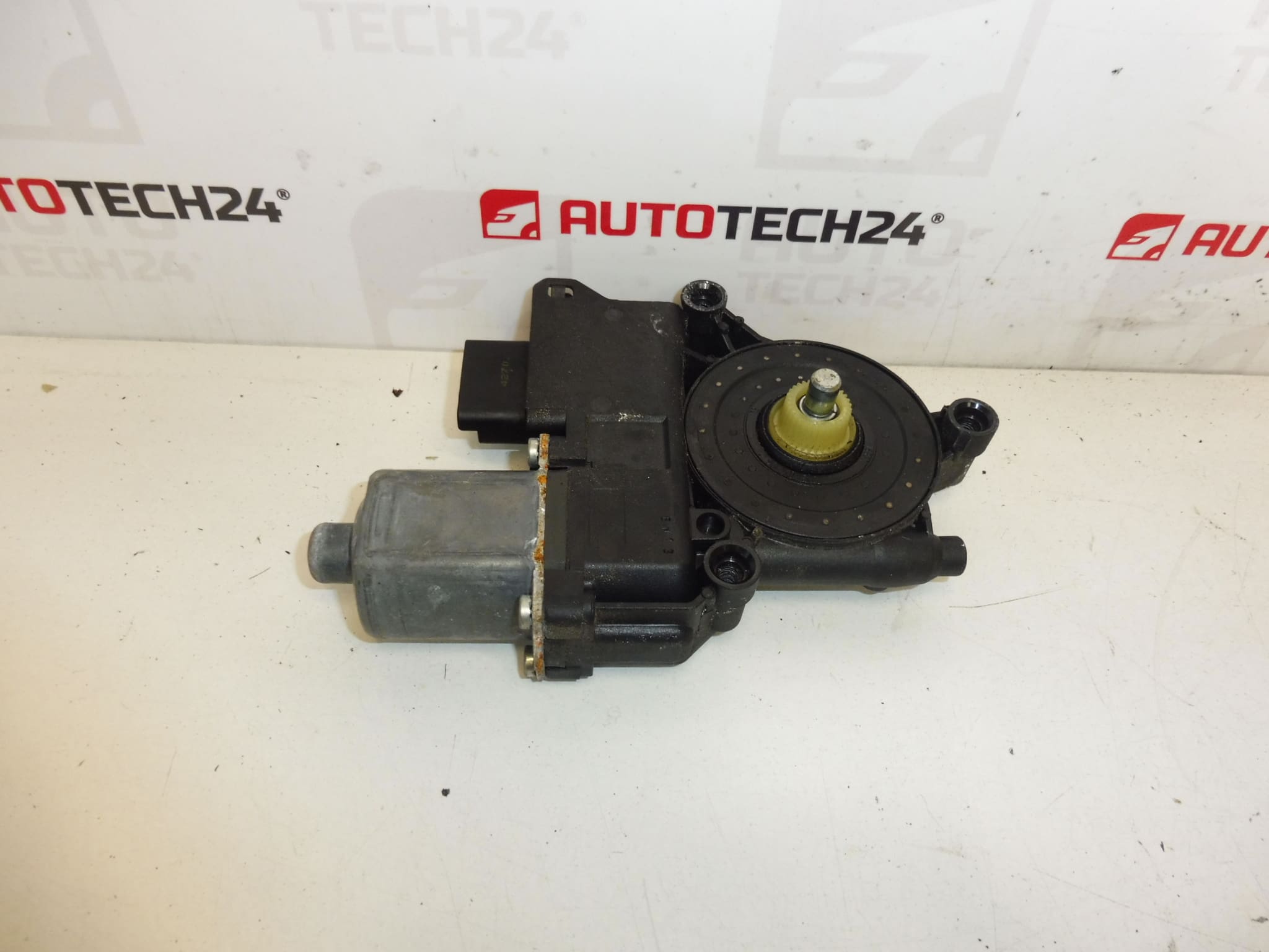 Silnik Podnoszenia Prawnego Szyby Peugeot 308 9657247580 9222CW