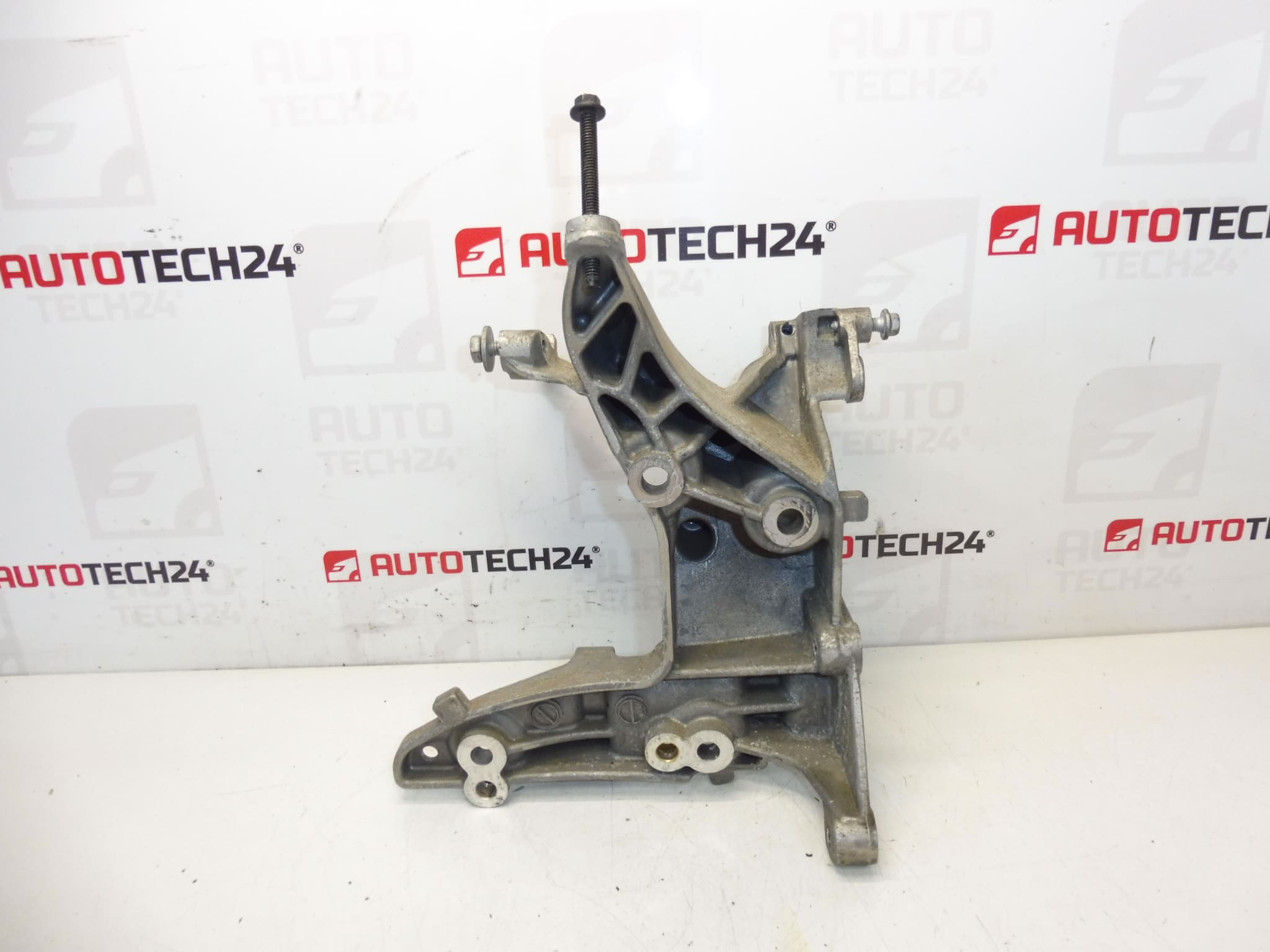 Uchwyt alternatora Citroën Peugeot 9684613880 5706N9 - obrazek 2