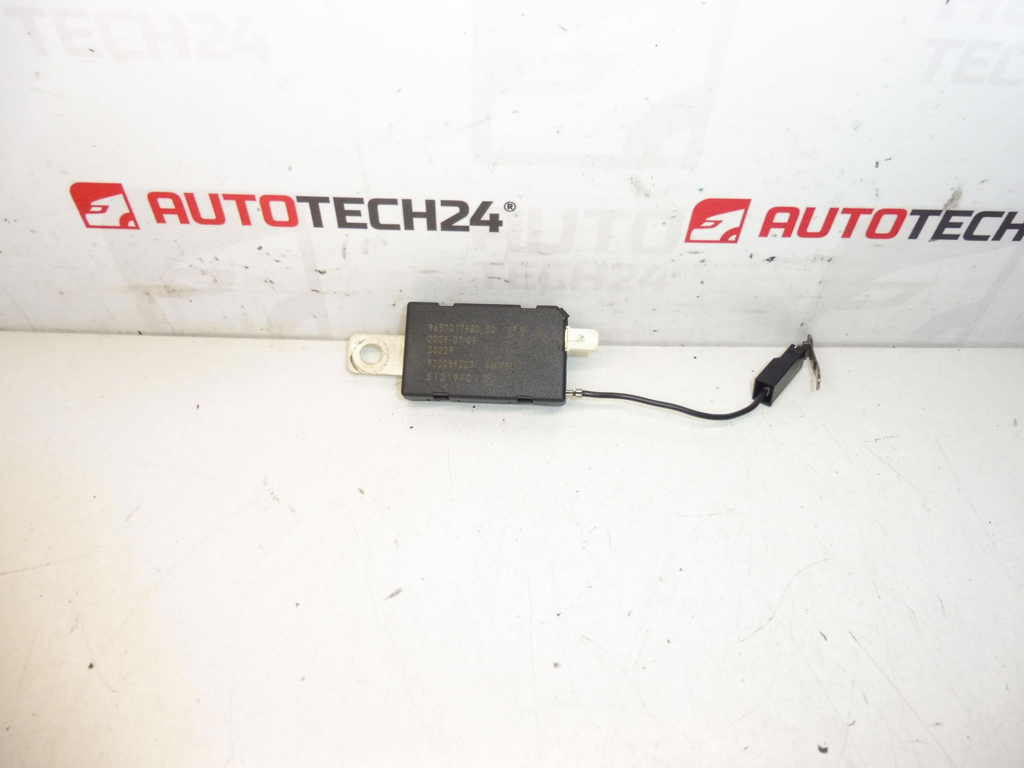 Wzmacniacz antenowy AM/FM1 9657017980 6561JV