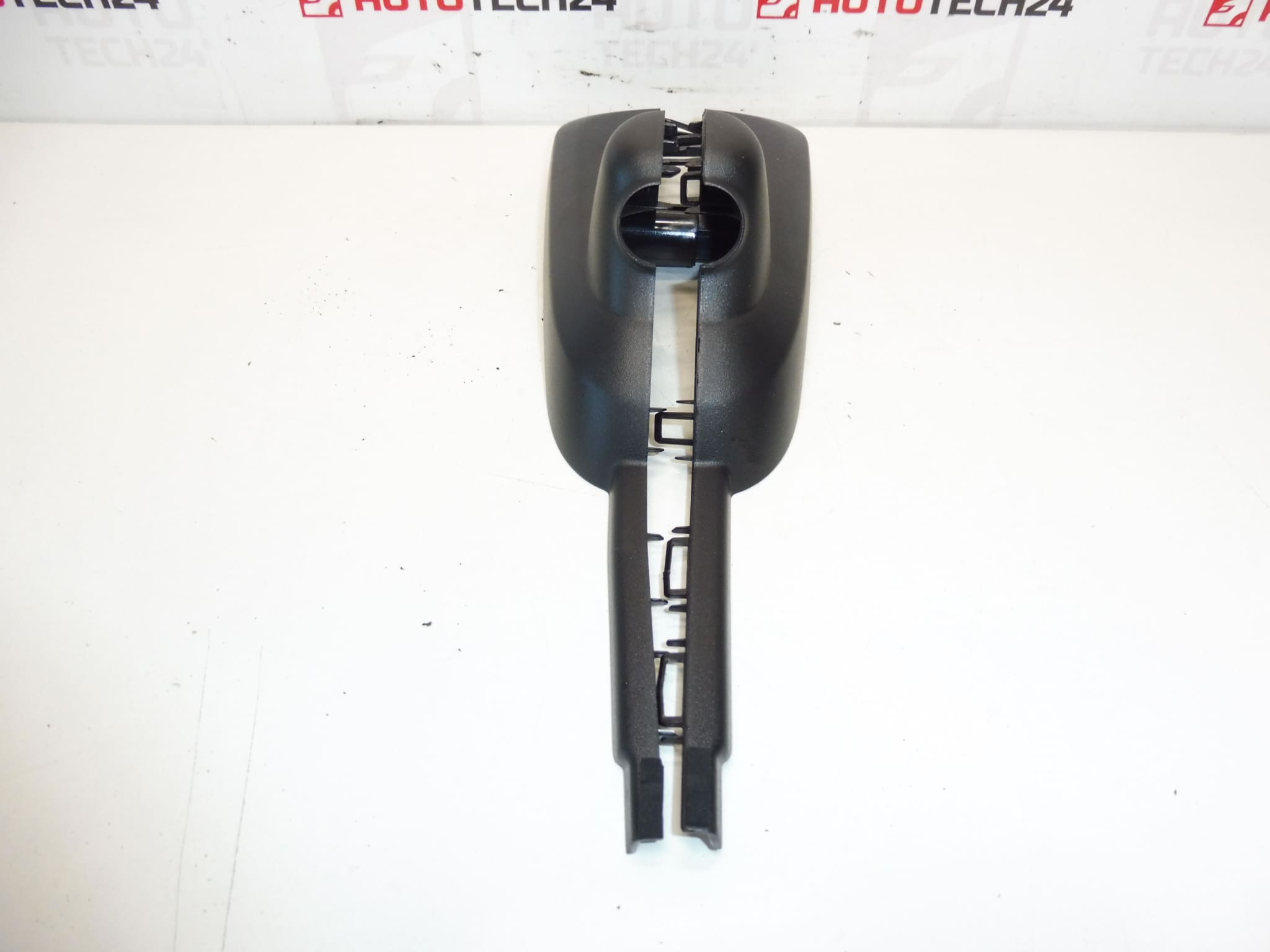 Osłona lusterka wewnętrznego Peugeot 3008 i 5008 8153XT 8153XV