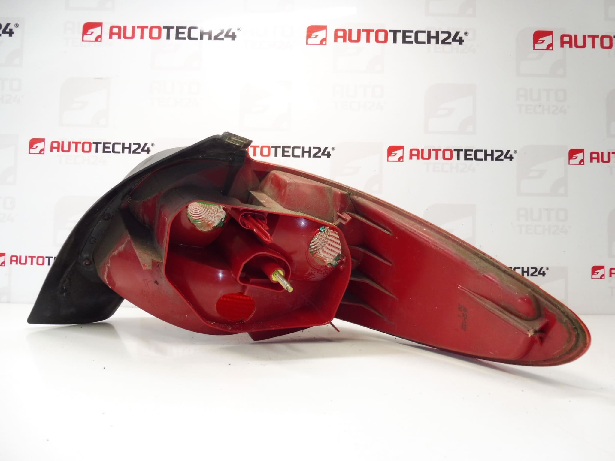Lampa tylna lewa Peugeot 206 do 6.2003 6350P1