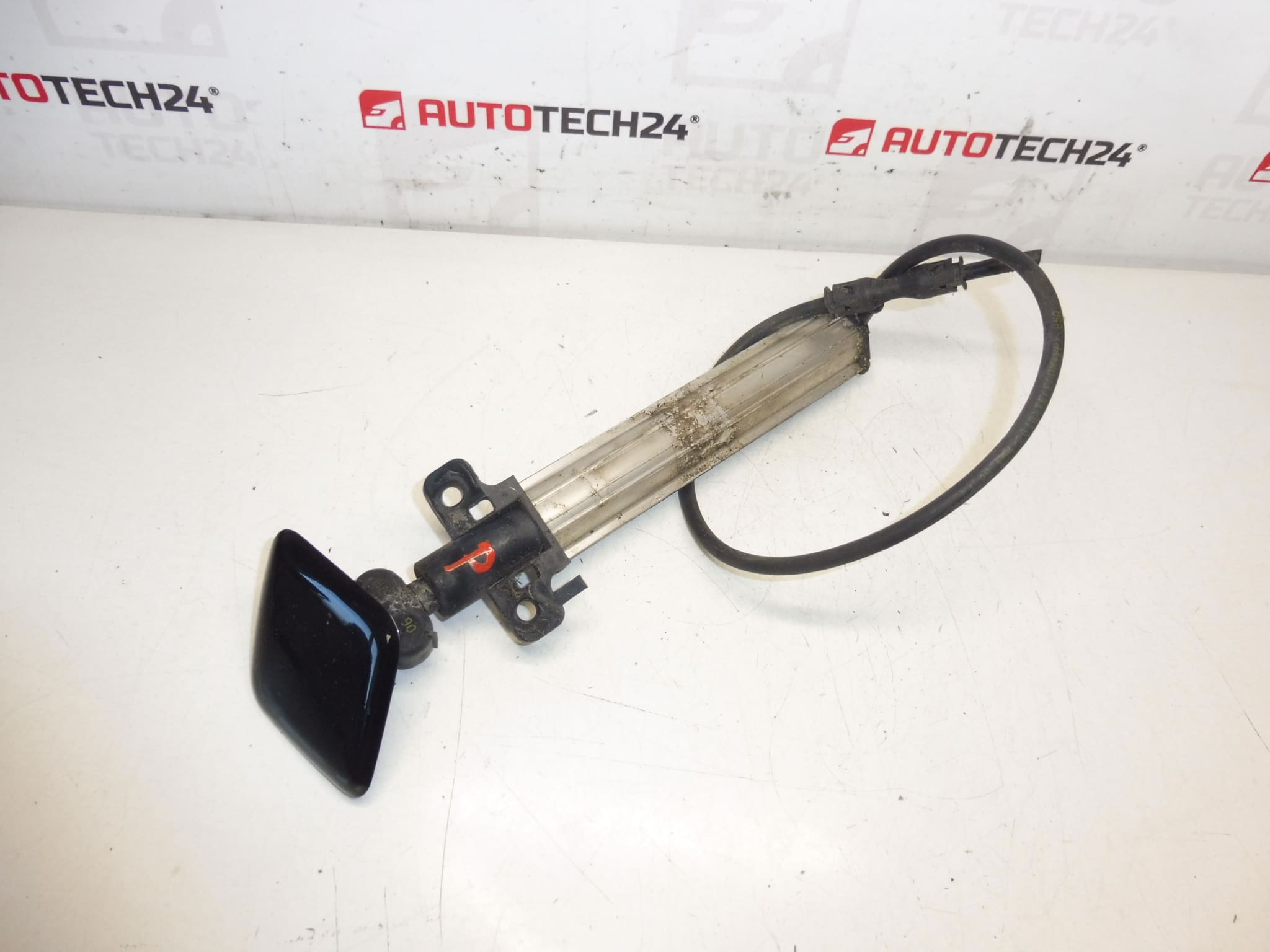 Dysza Spryskiwacza Reflektora Prawa Peugeot 308 T7 6438Y8 6438Z0