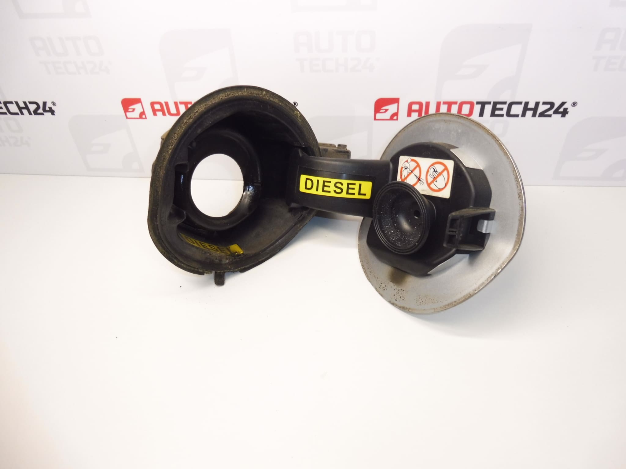 Korek zbiornika Citroën C4 B7 EZRC 9687310880 1517J1 1518F9