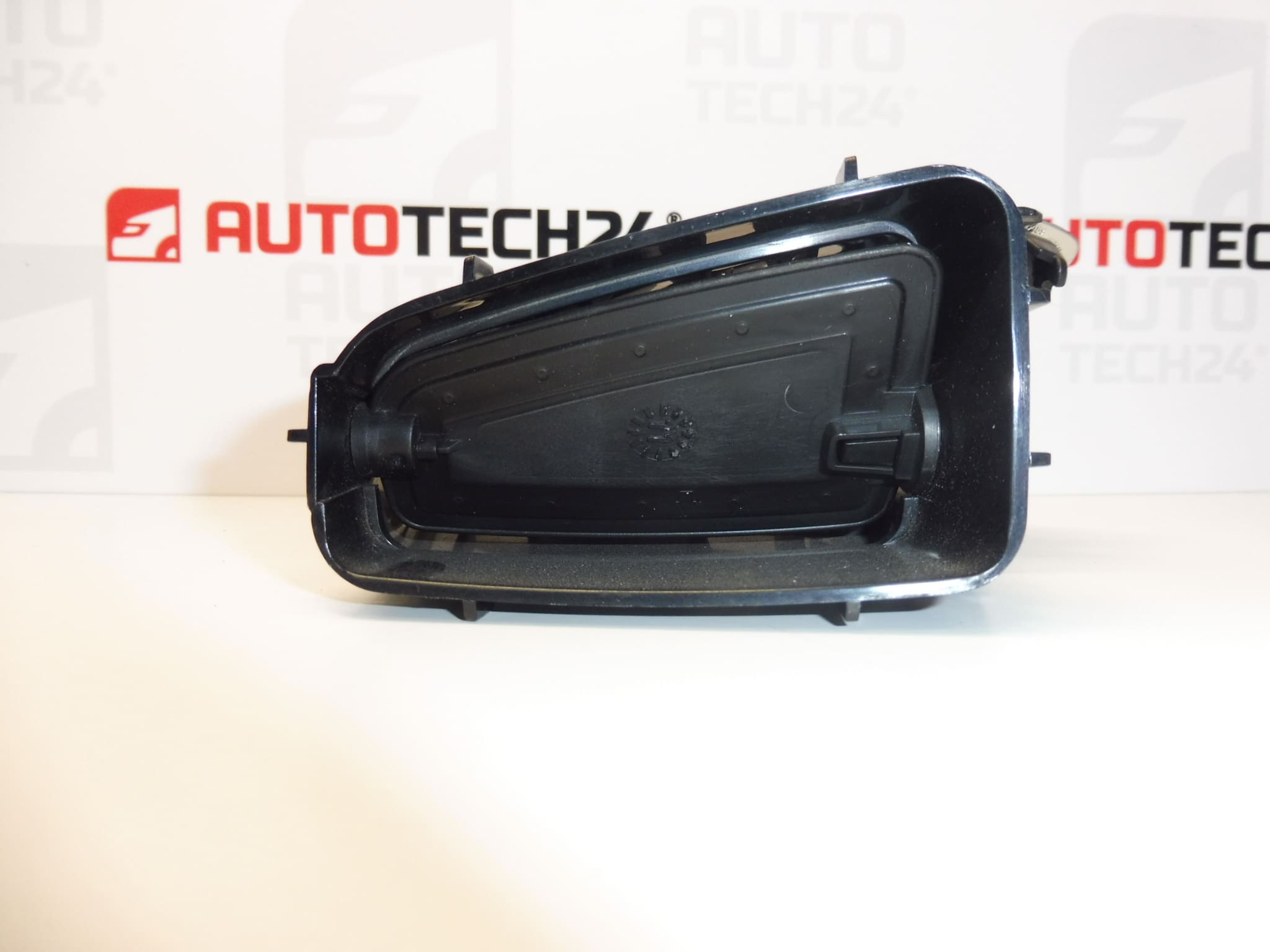 Kratka wentylacyjna prawa Citroen C4 II B7 i DS4 9671332277 8247S1 - obrazek 2