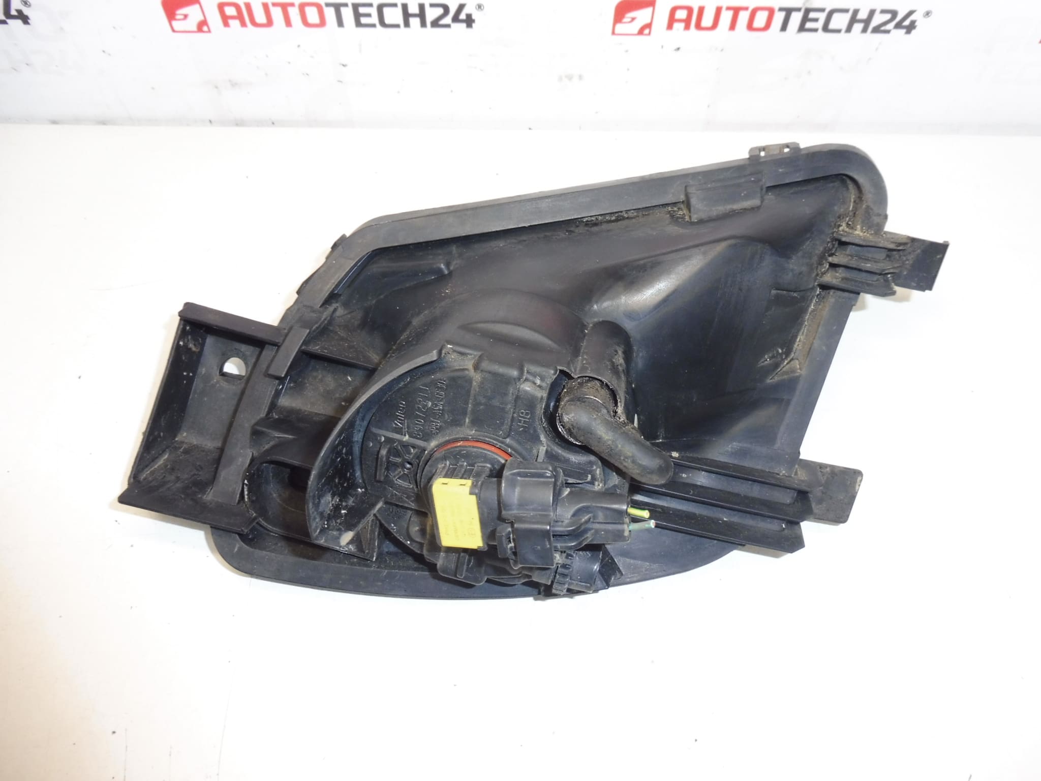 Lampa przeciwmgielna przednia lewa Peugeot 308 9680498680 6208F0 - obrazek 2