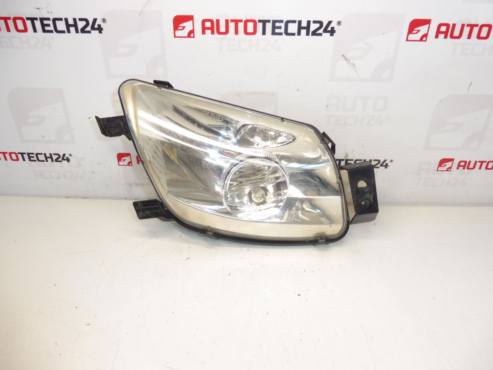 Lampa przeciwmgielna przednia lewa Peugeot 308 9680498680 6208F0