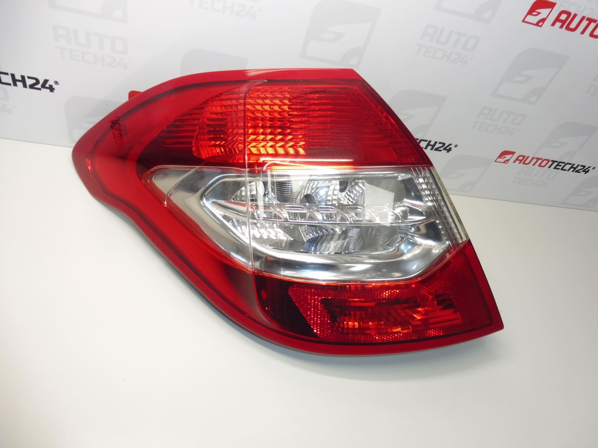 Lampa tylna lewa tylna Citroën C4 II 9687312180 6350KS
