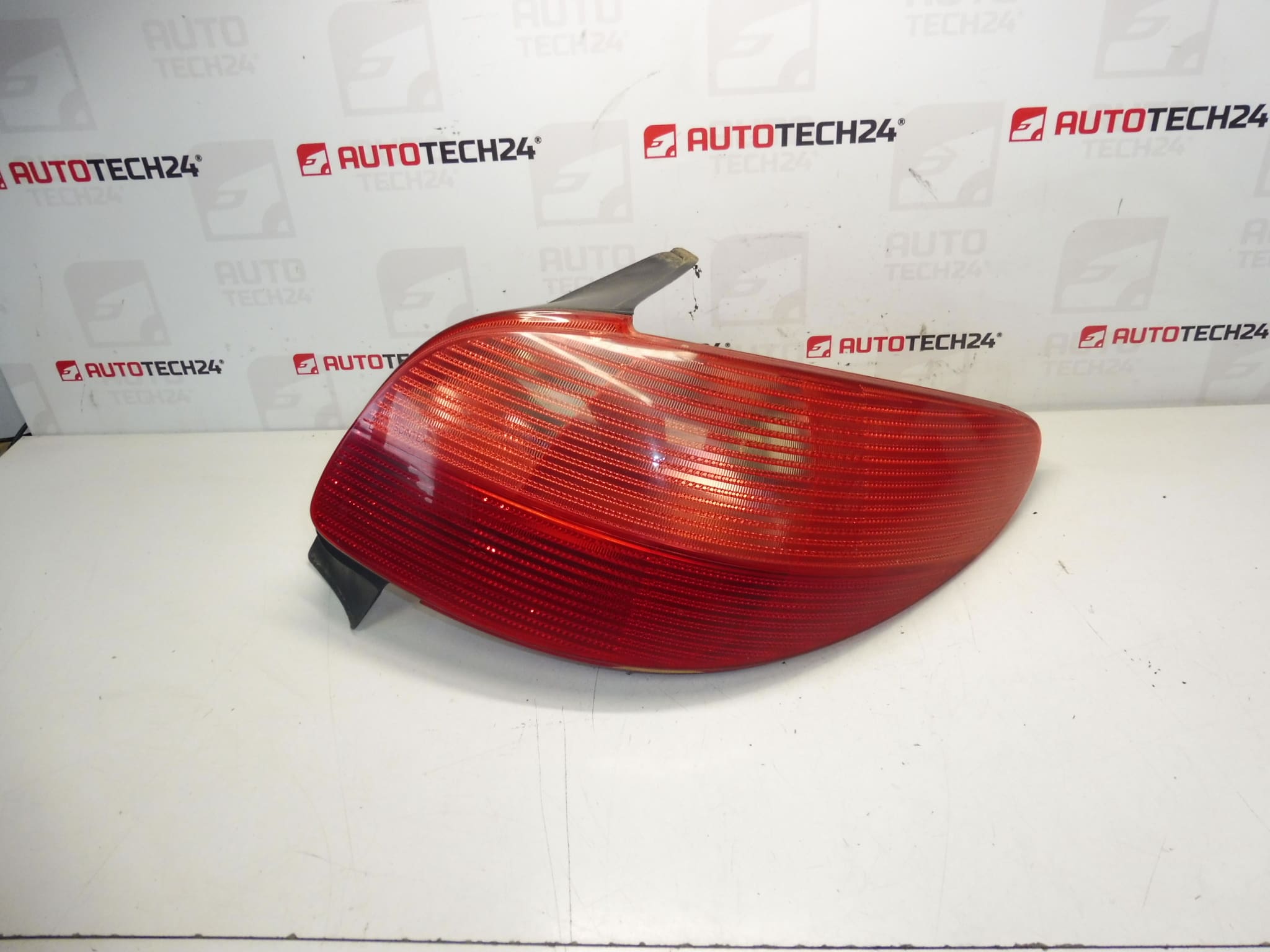Lampa tylna prawa Peugeot 206 do 6/2003 6351P1