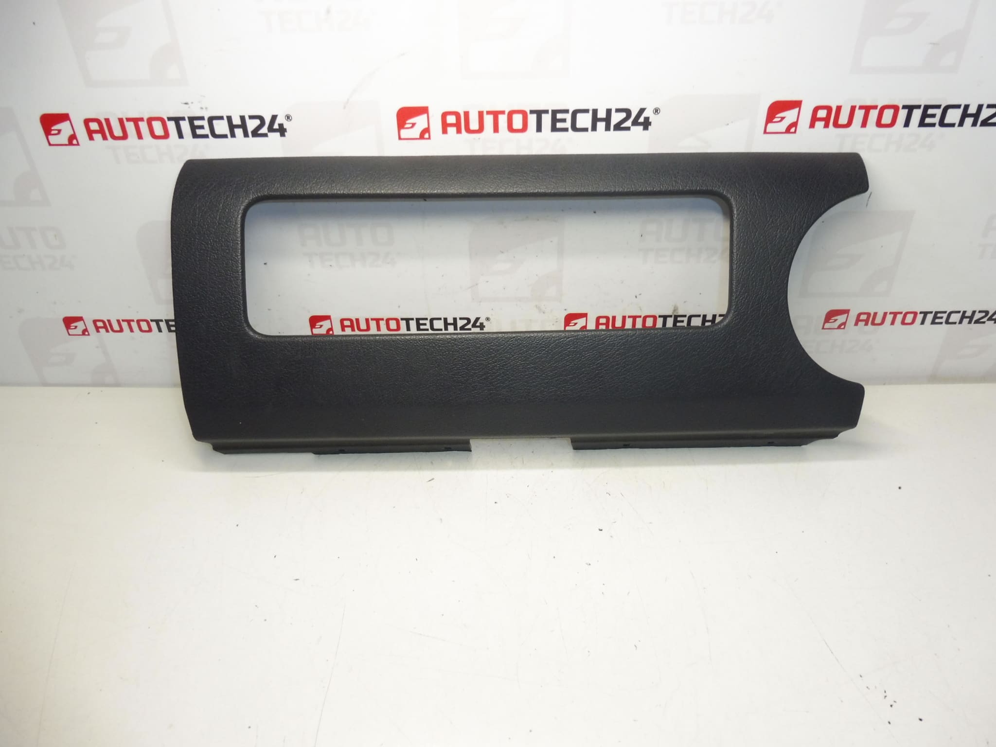 Panel deski rozdzielczej Citroën Berlingo II Peugeot Partner II 9645502377 822640