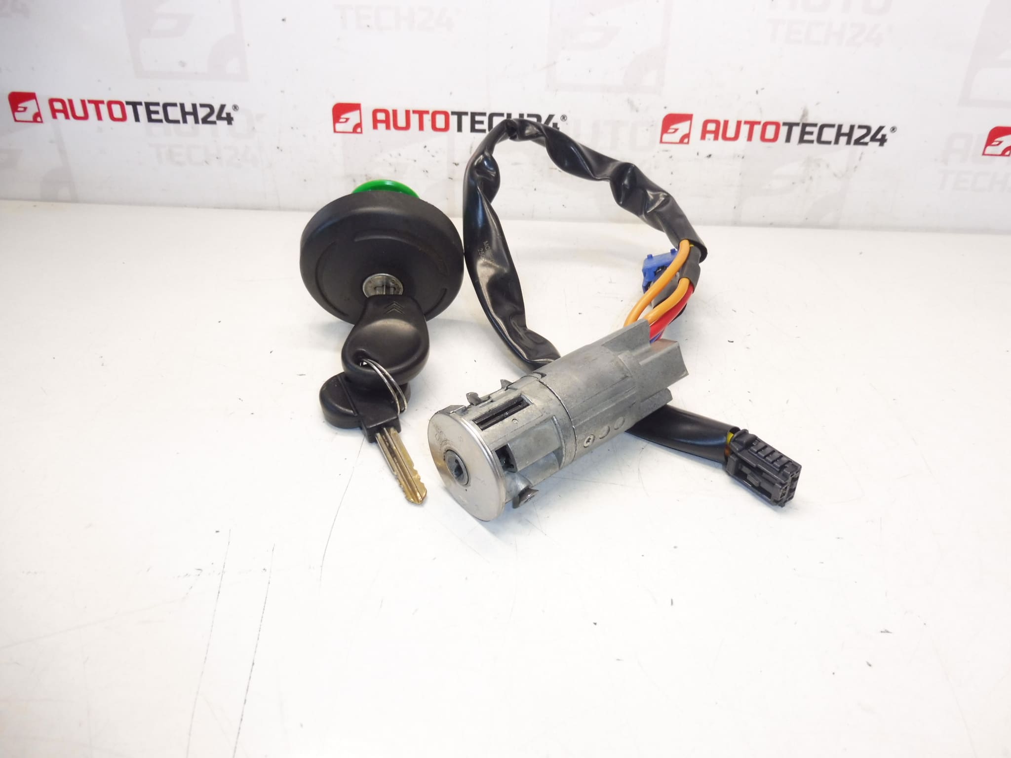 Skrzynka rozdzielcza 2 kluczyki Citroën Xsara Picasso 4162HK 4162CK