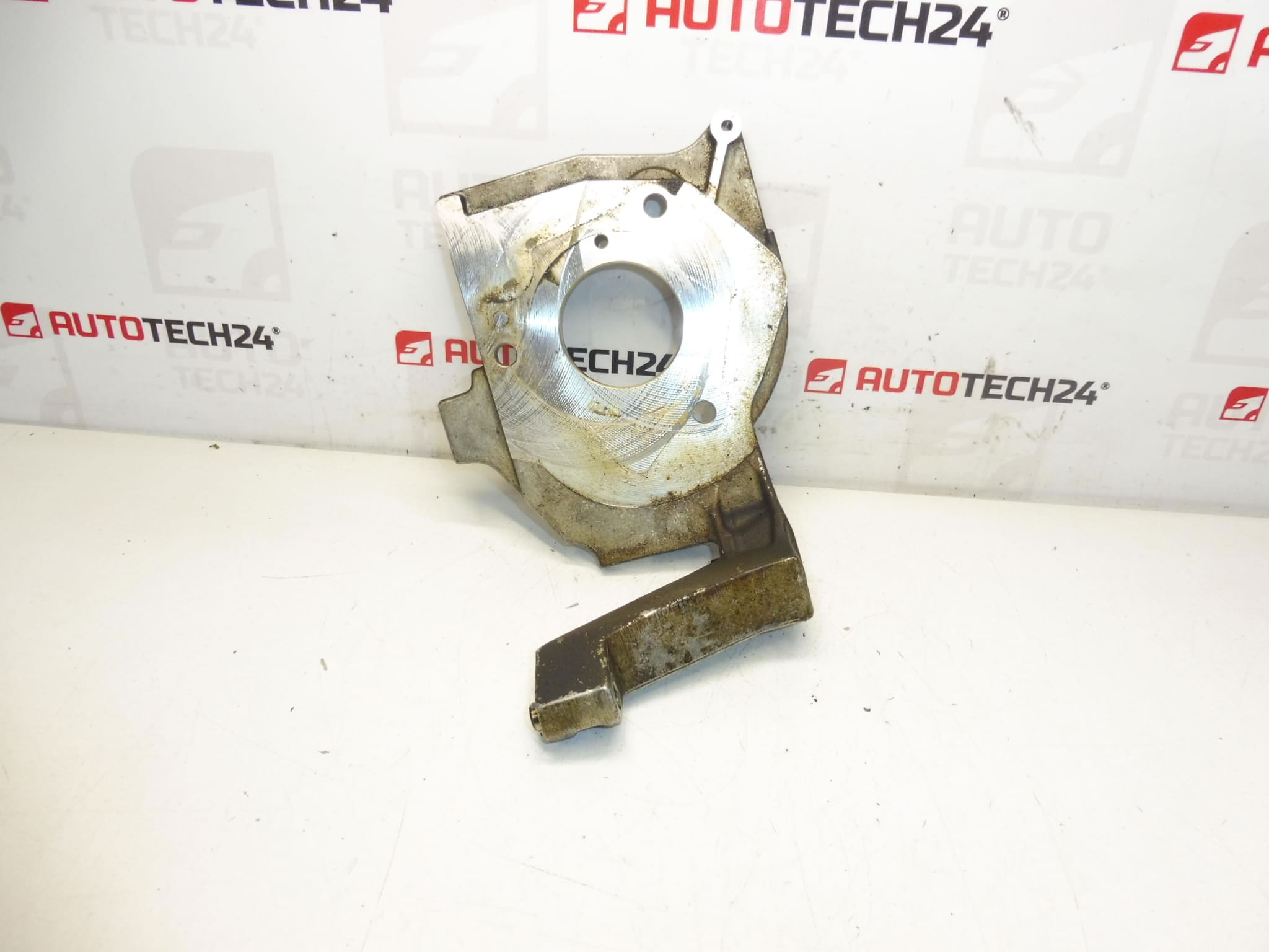 Uchwyt pompy wtryskowej 1.4 1.6 HDI 9654959880 192665