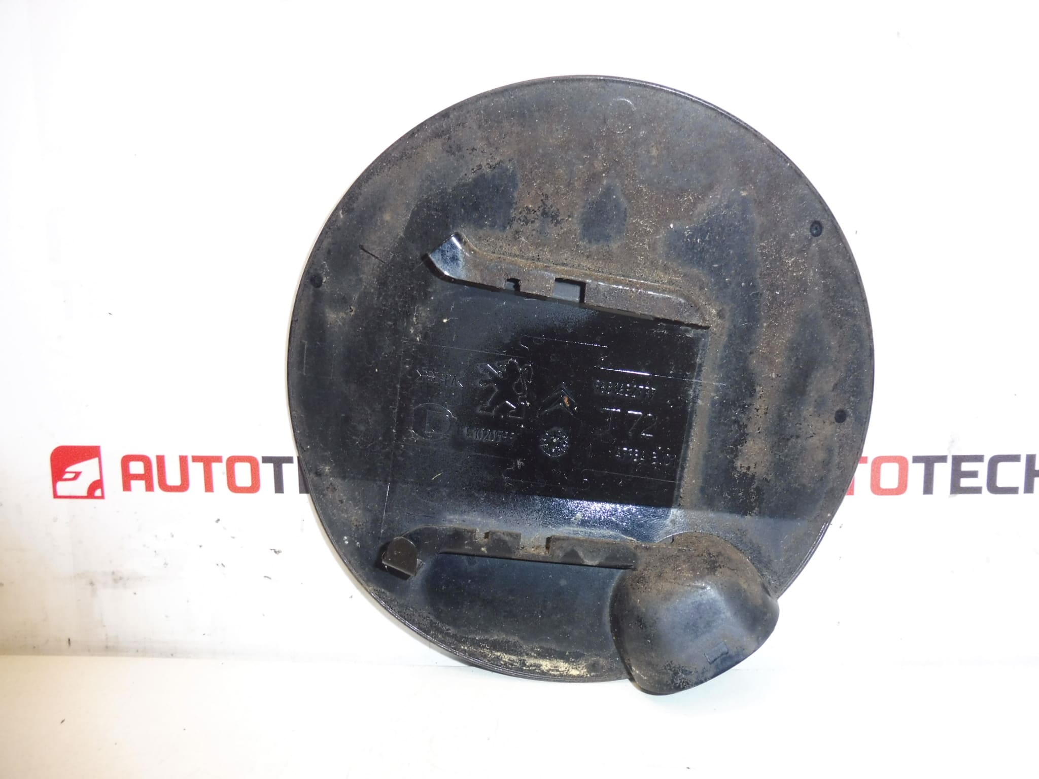 Zaślepka zbiornika KTVD Peugeot 308 9681632777 1517G5 - obrazek 2
