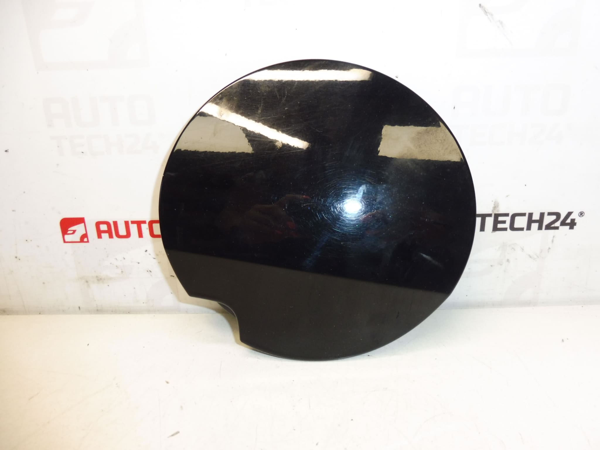 Zaślepka zbiornika KTVD Peugeot 308 9681632777 1517G5