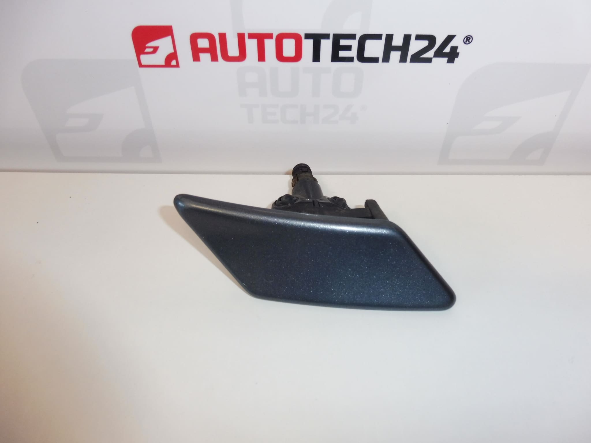 Dysza I Zaślepka Spryskiwacza Prawych Przednich Świateł Peugeot 307 6438H3 6438H1