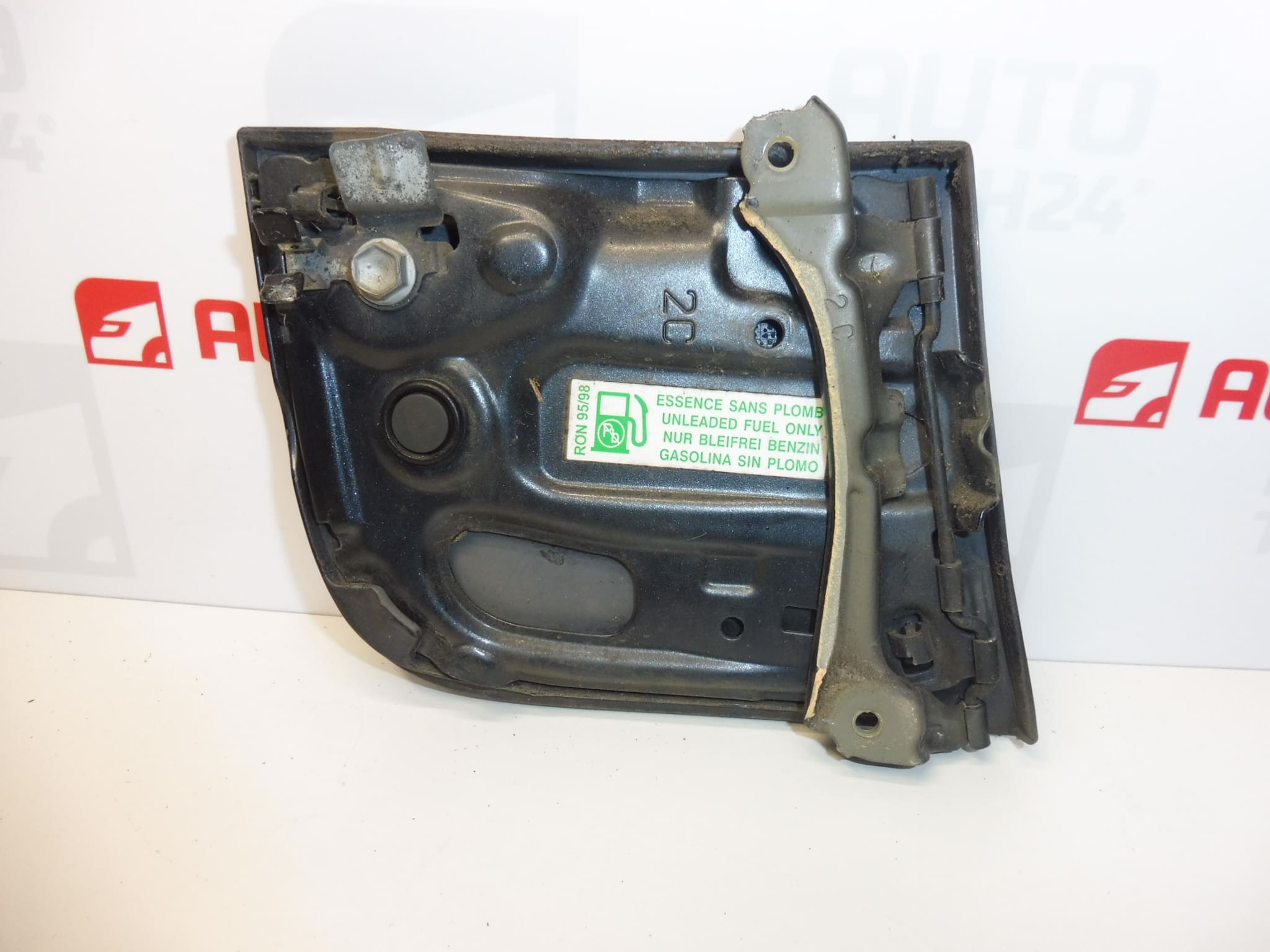 Osłona klapki wlewu paliwa KTA Peugeot 107 Citroën C1 KTB 1517C5 1517C9 - obrazek 2