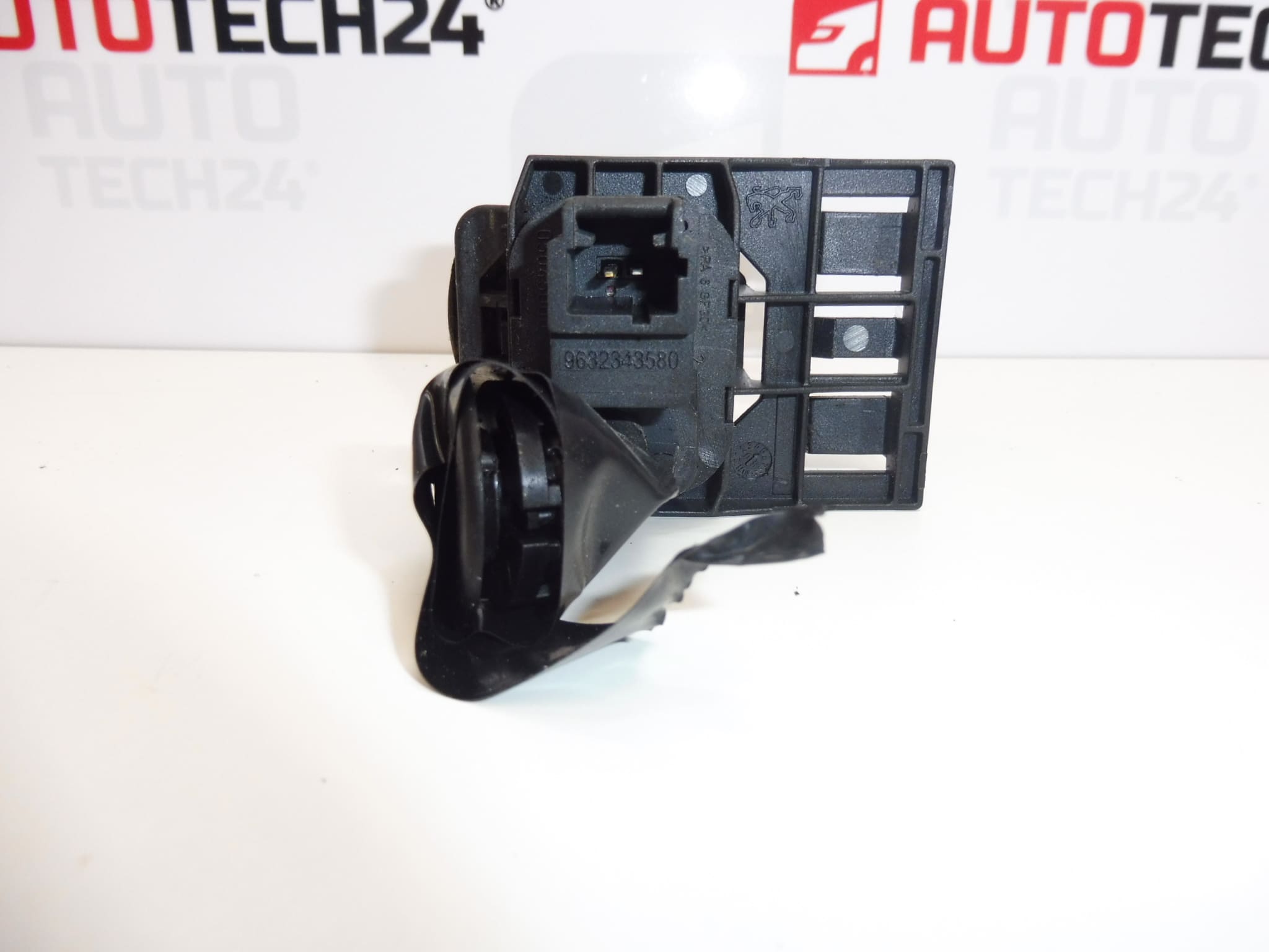 Przycisk klapy bagażnika EZWD Peugeot 307 CC 9632343580 872559 - obrazek 2