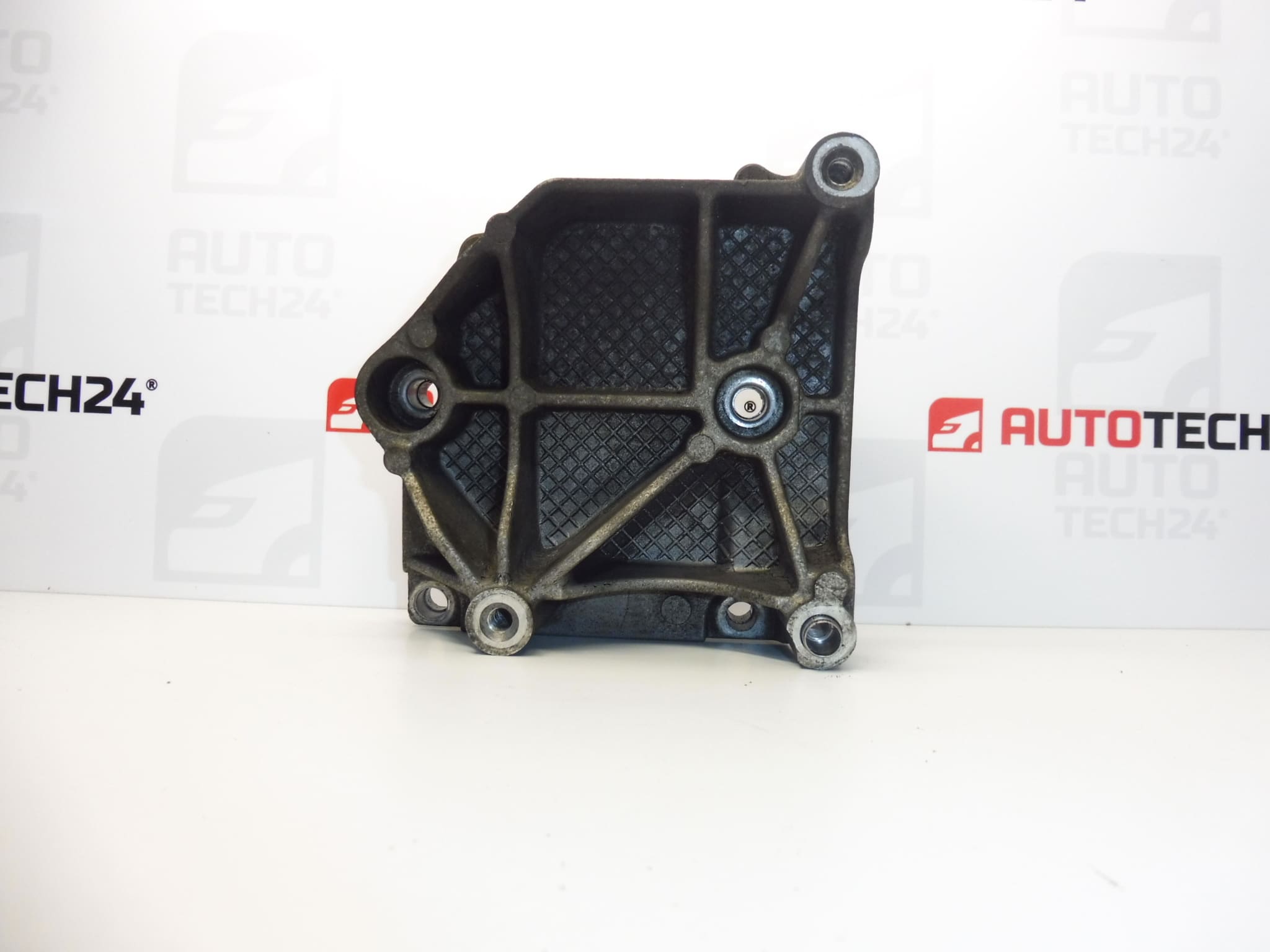 Uchwyt sprężarki klimatyzacji Citroën Peugeot 9657137480 6453KG