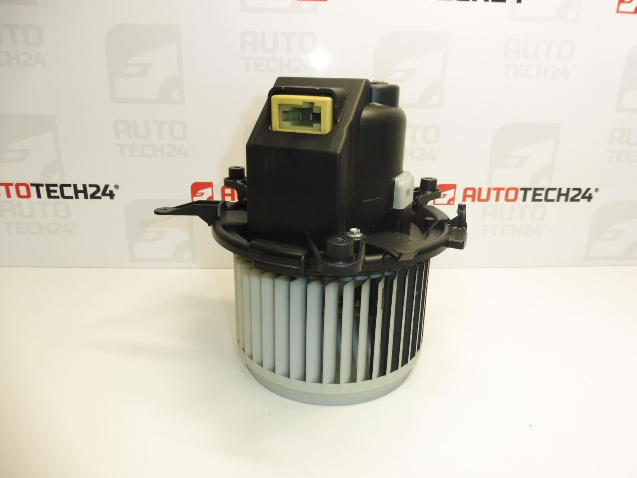 Wentylator ogrzewania Citroën Peugeot 9821292180 9849717380